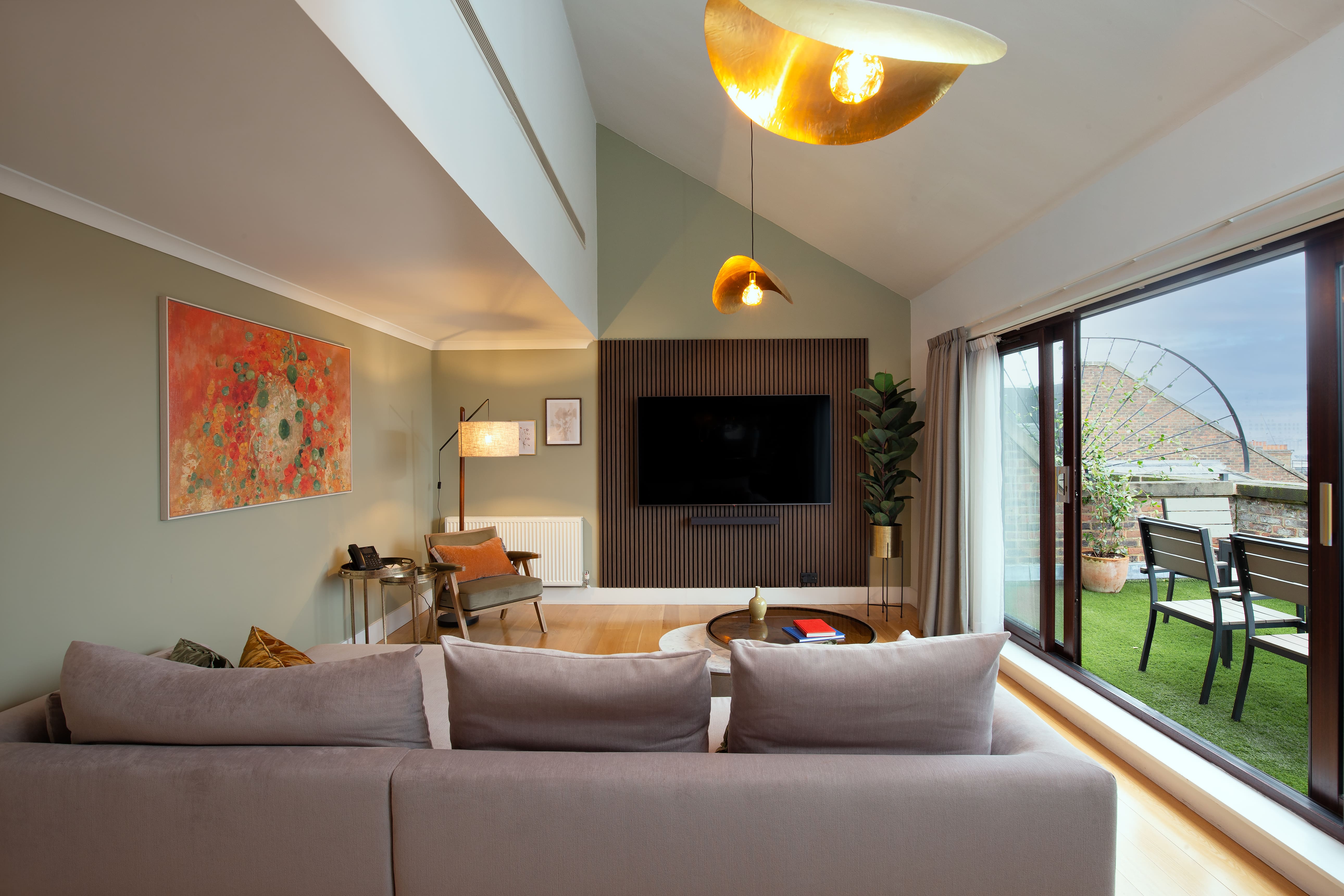 House Thackeray Kensington Kensington 4: Elegant 3-Bedroom Apartment with Balconies, Kensington