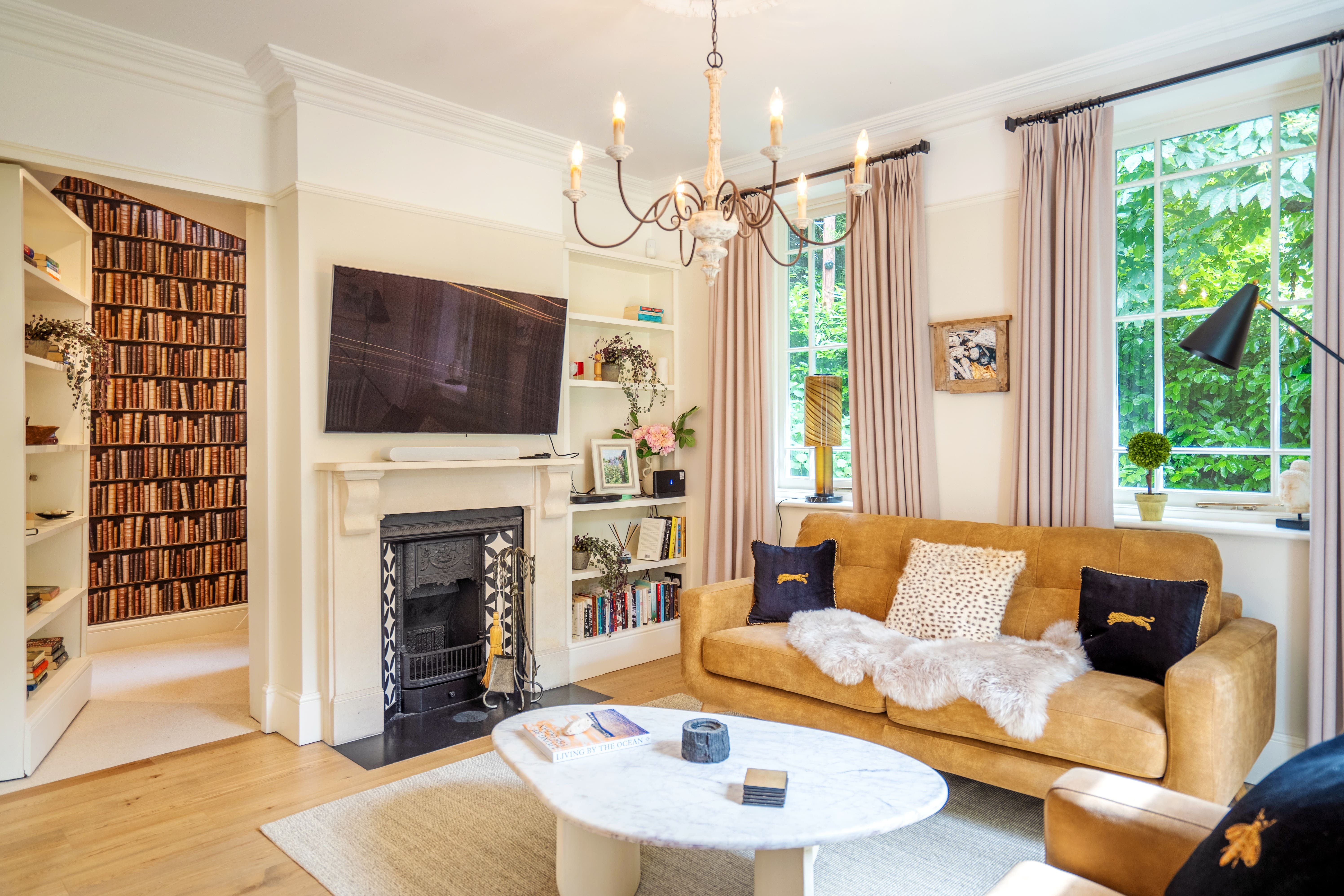 House Thames Windsor Windsor: Elegant 5-Bedroom Townhouse for Families, Windsor