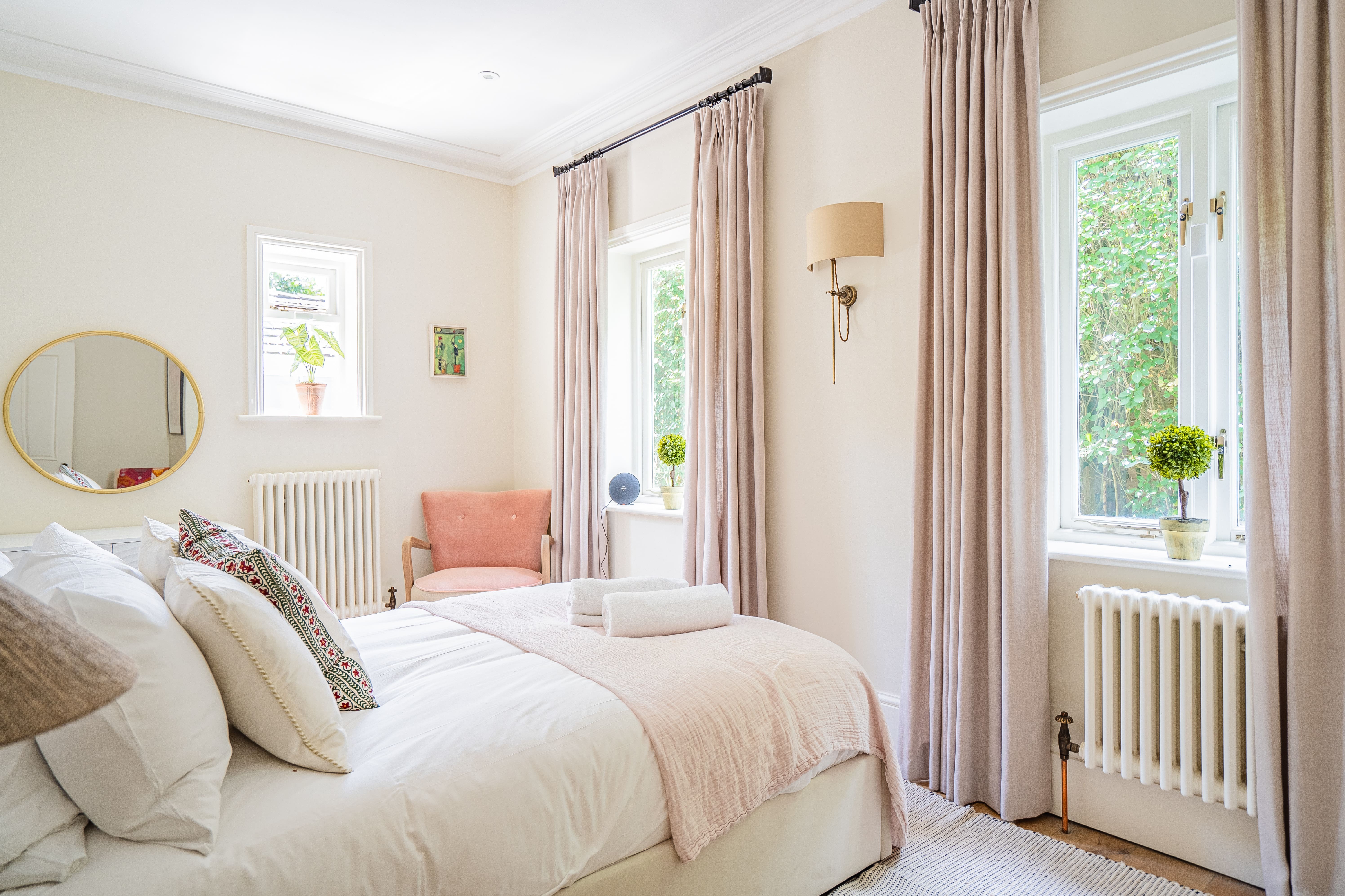 House Thames Windsor Windsor: Elegant 5-Bedroom Townhouse for Families, Windsor