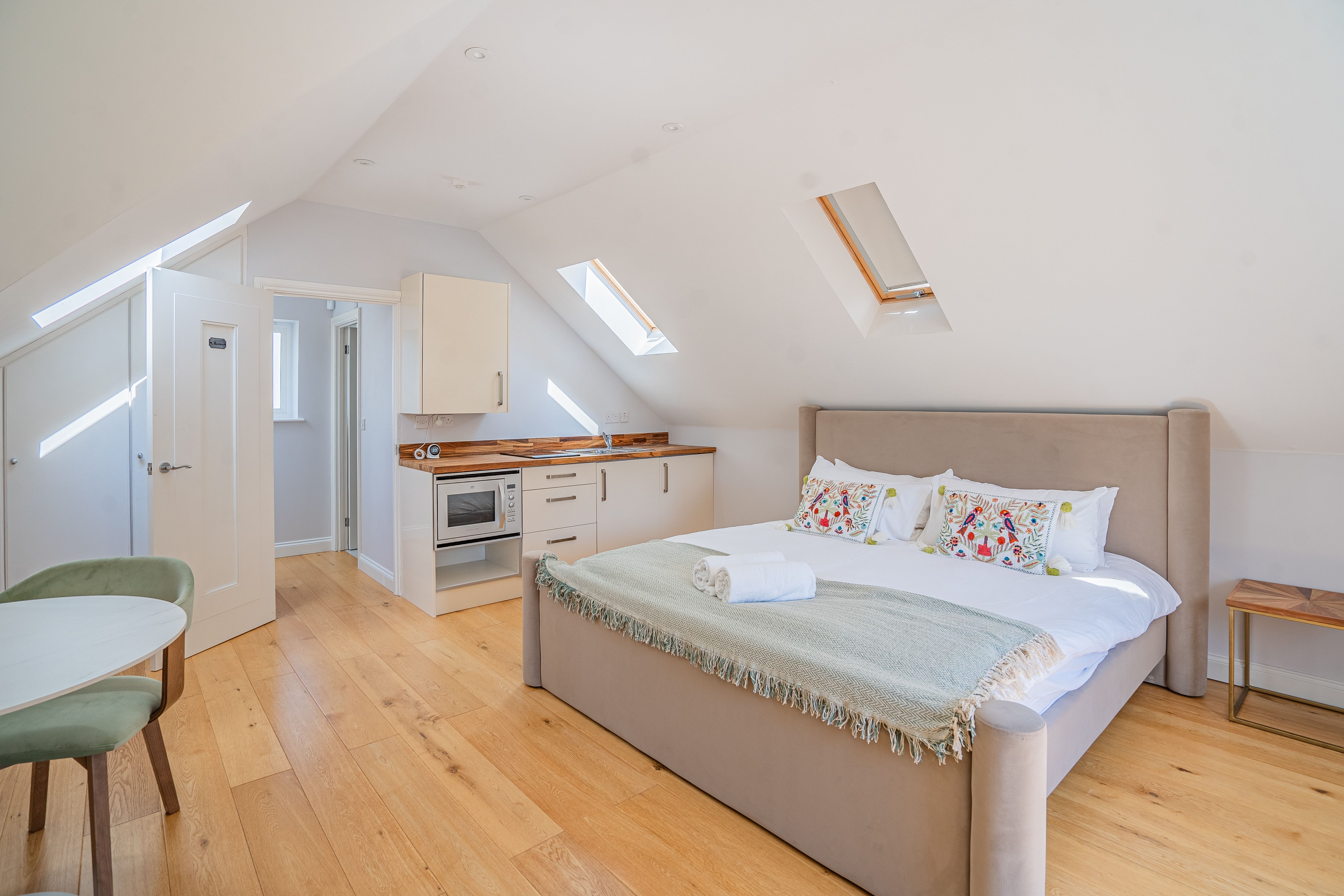 House Thames Windsor Windsor: Elegant 5-Bedroom Townhouse for Families, Windsor