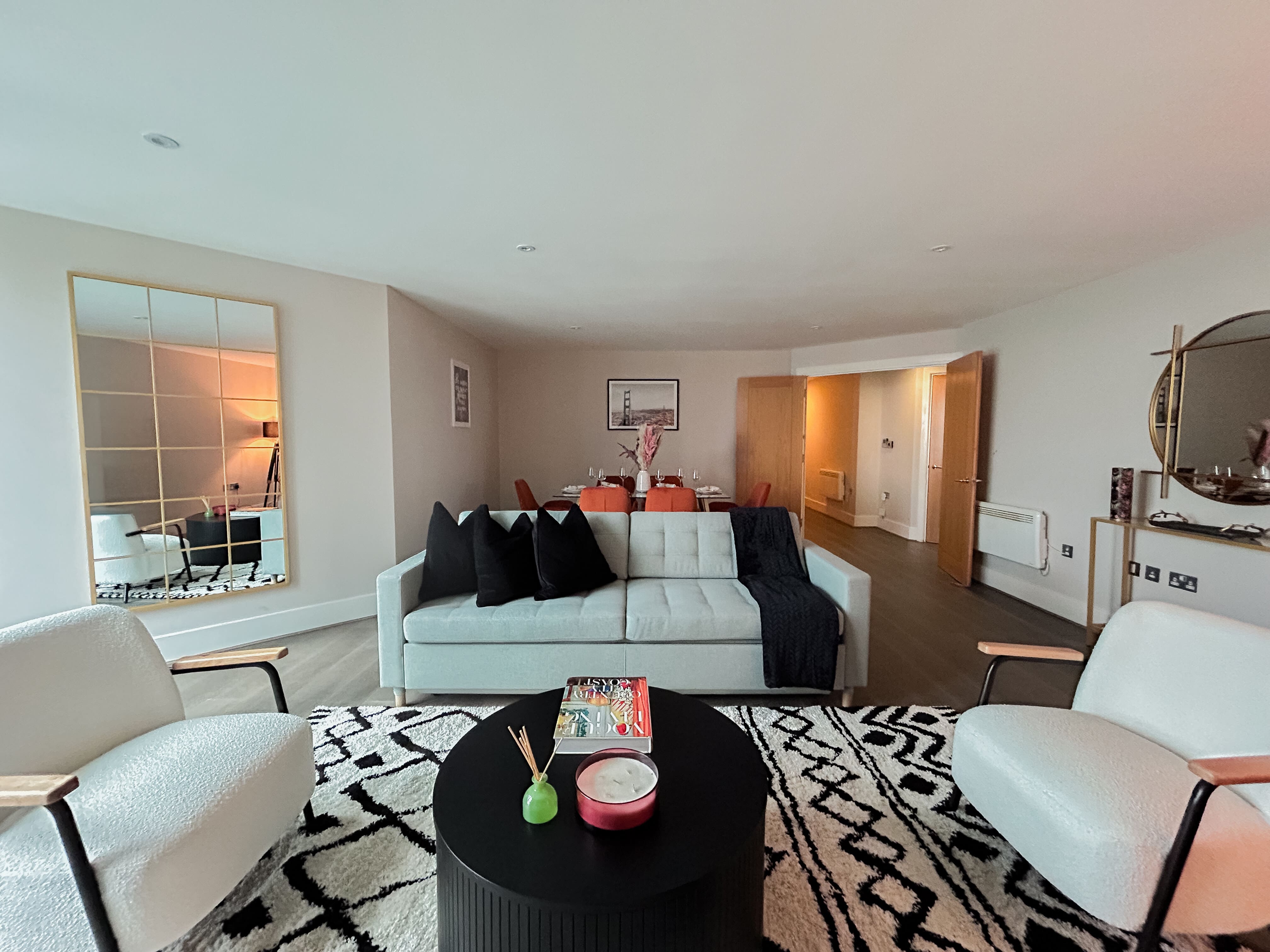 House Thameside Vauxhall: Modern 2-Bedroom Apartment with River Views, Vauxhall