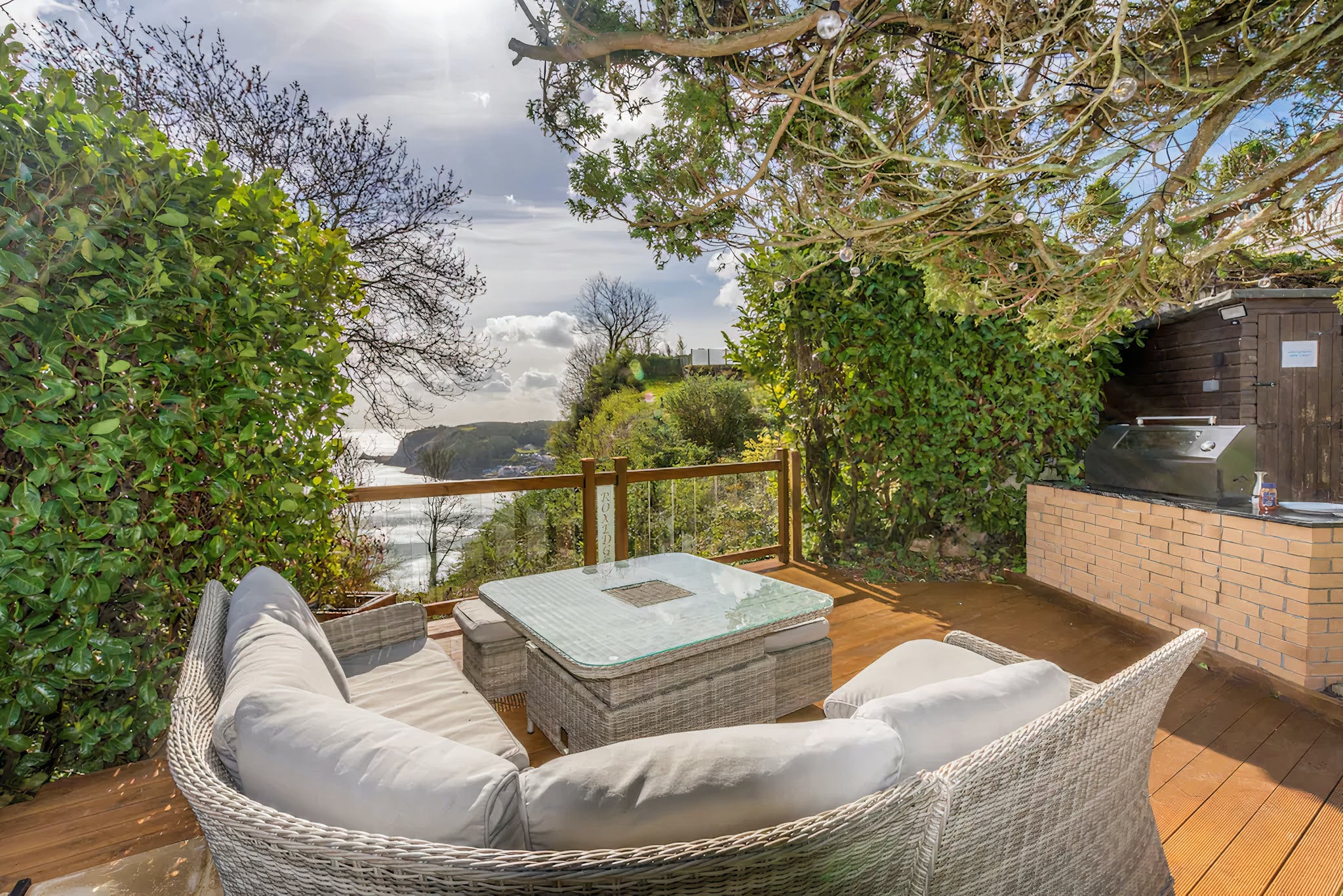 House Tormohun Torquay: Spacious 6-Bedroom Apartment with Hot Tub and Seaview, Torquay