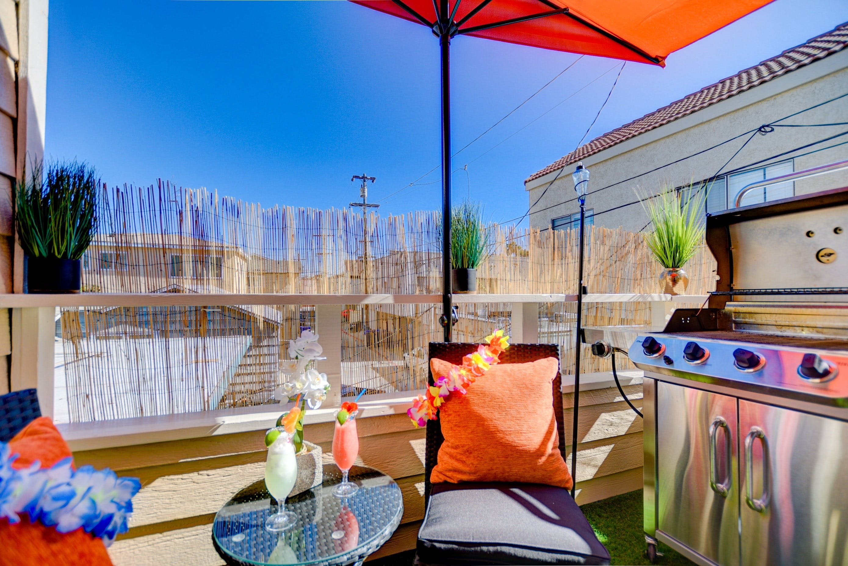 House Torrey Mission: Spacious 3-Bedroom Beachfront Apartment, Mission Beach