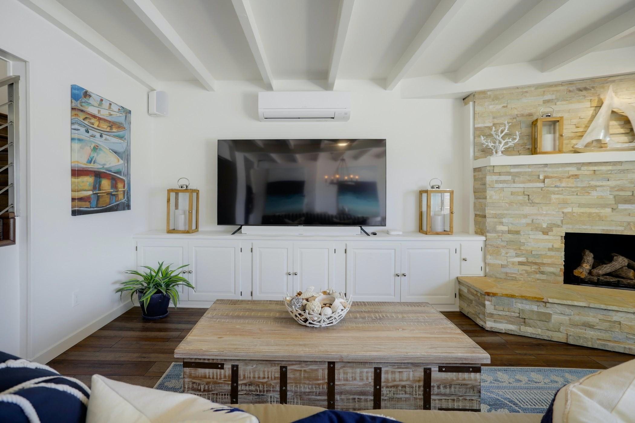 House Torrey OceanBeach: Spacious 5-Bedroom Beachfront Apartment with Stunning Seaviews, Ocean Beach