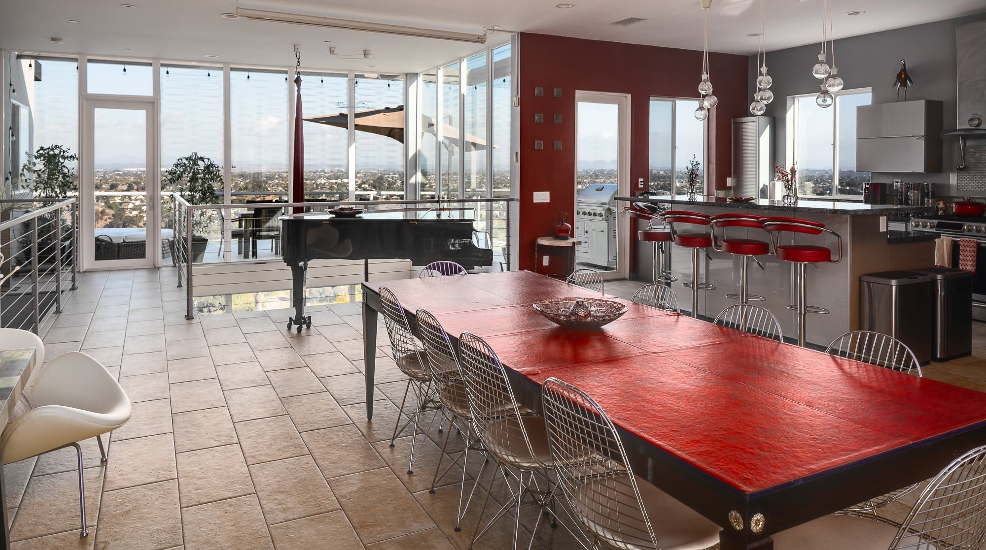 House Torrey Pacific Pacific Beach: Spacious 5-Bedroom House with Hot Tub and City Views, Pacific Beach