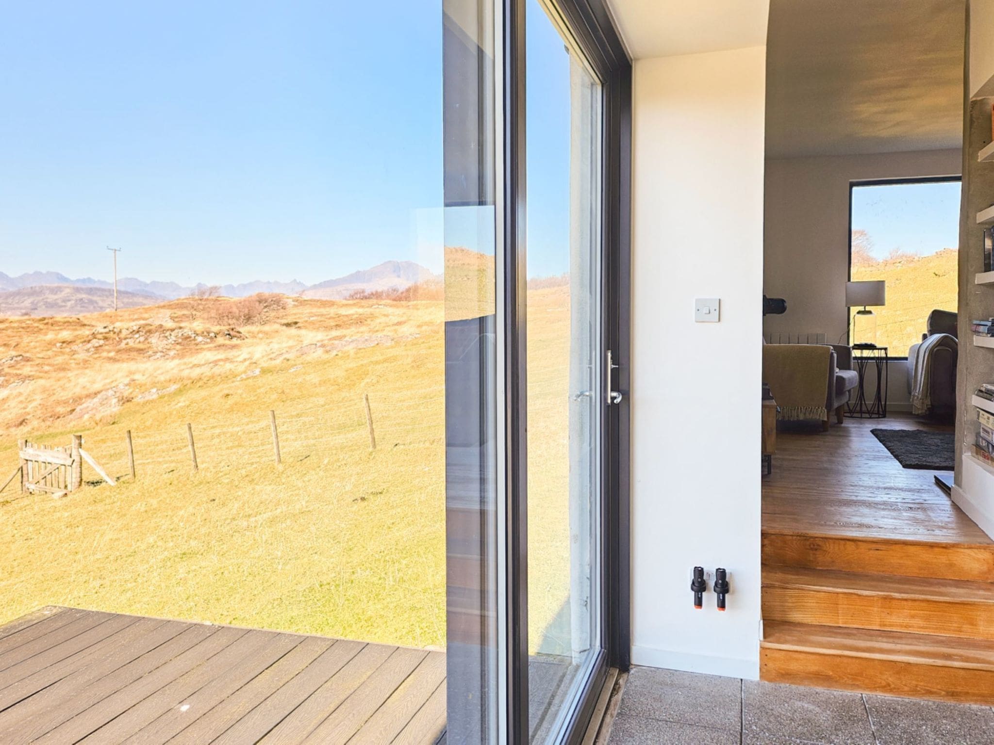 House Torrin Skye: Modern 4-Bedroom House with Garden and Sea Access near Dunscaith Castle Scotland