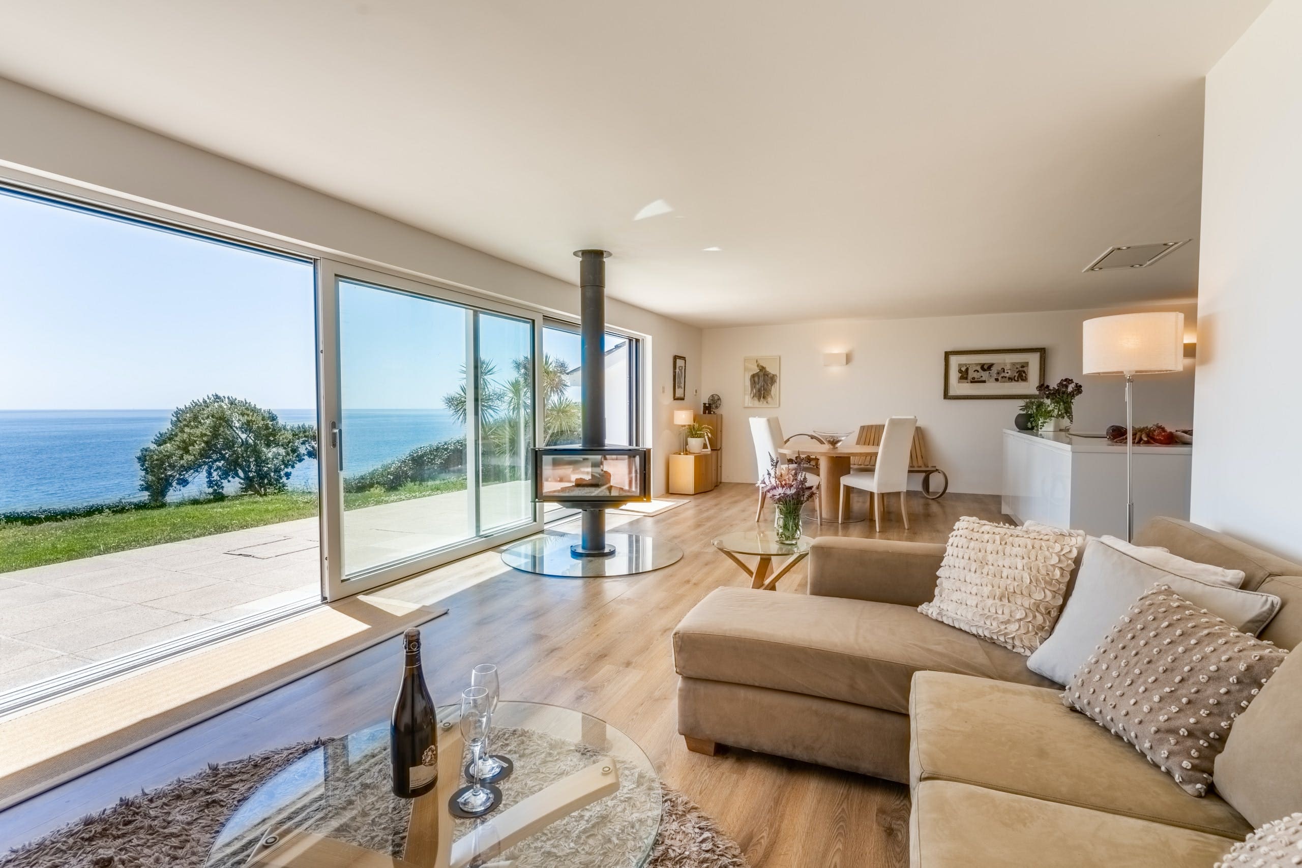 House Trelawne Looe: Luxury 2-Bedroom Apartment with Stunning Sea Views, Looe