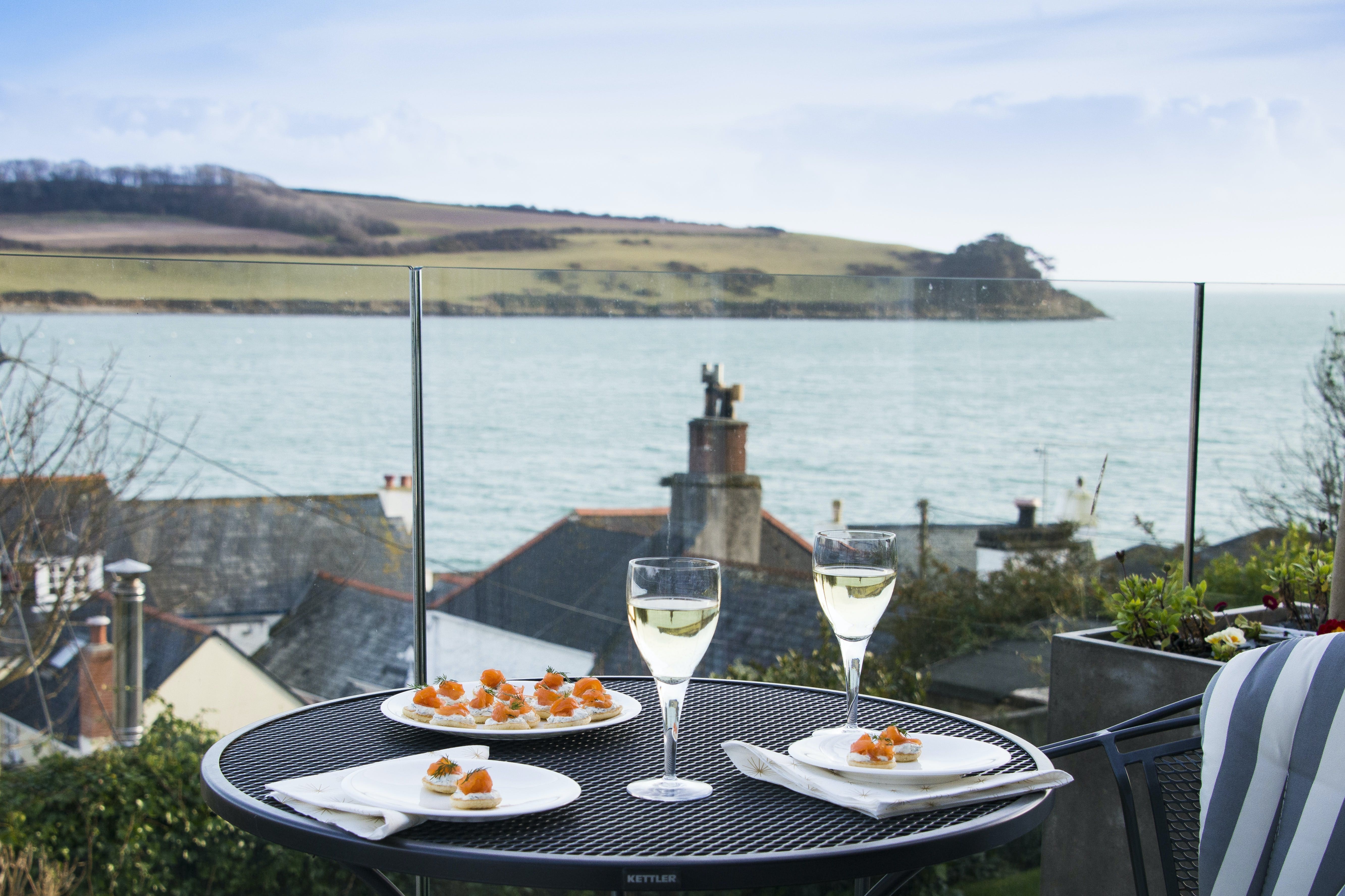 House Tresillian StMawes: Elegant 5-Bedroom Luxury Villa with Sea Views, Cornwall