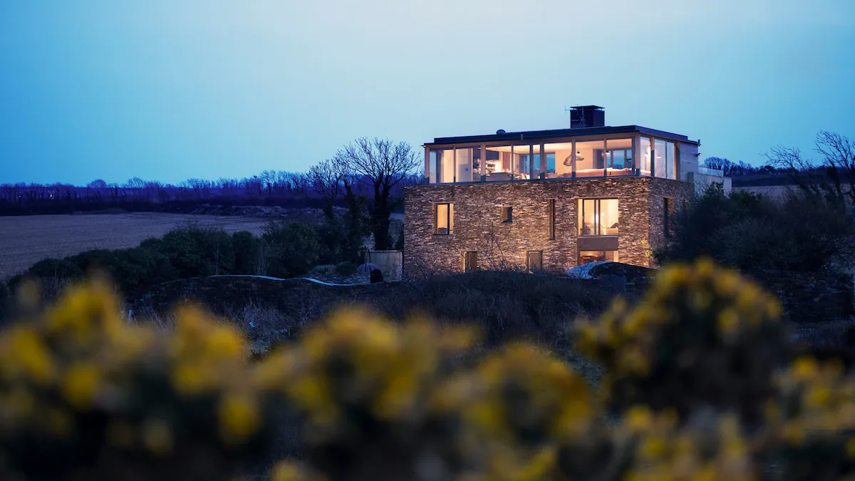 House Trevone Padstow: Spacious 6-Bedroom House with Hot Tub and Seaview, Padstow