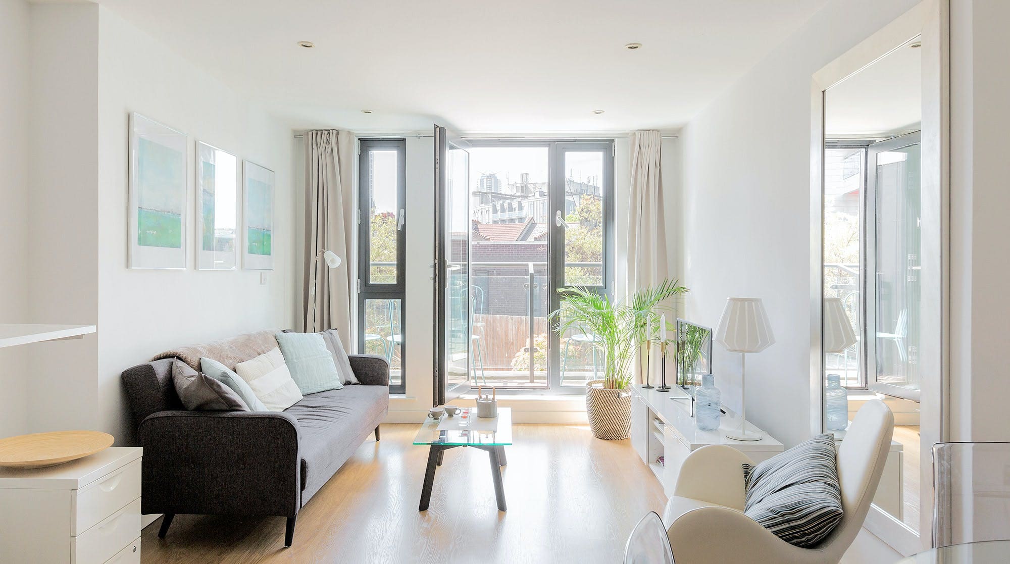 House Walworth Elephant: Chic 2-Bedroom Townhouse with Office Space, Elephant and Castle