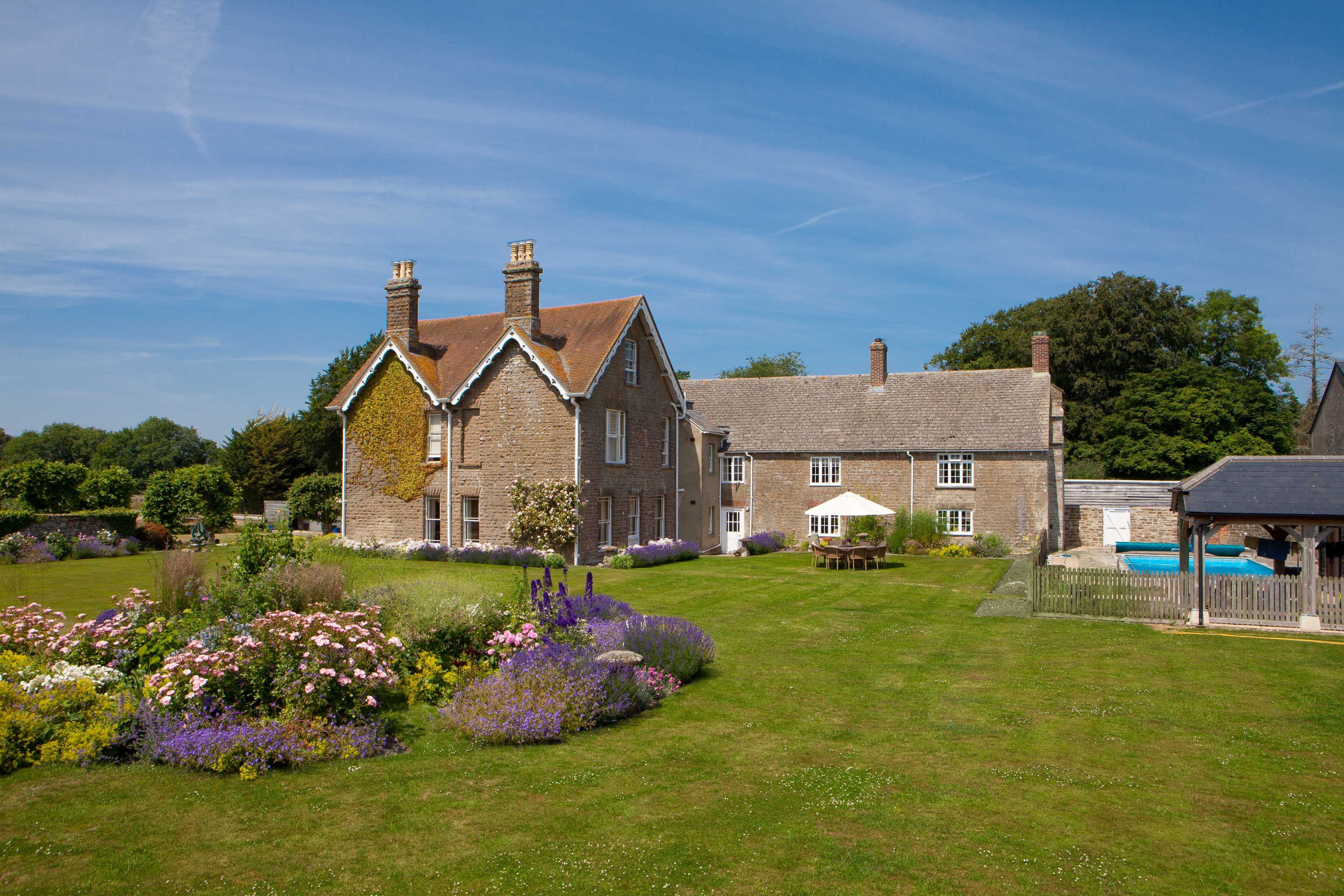 House Wansdyke Cricklade: Luxury 6-Bedroom Apartment with Swimming Pool, Cricklade