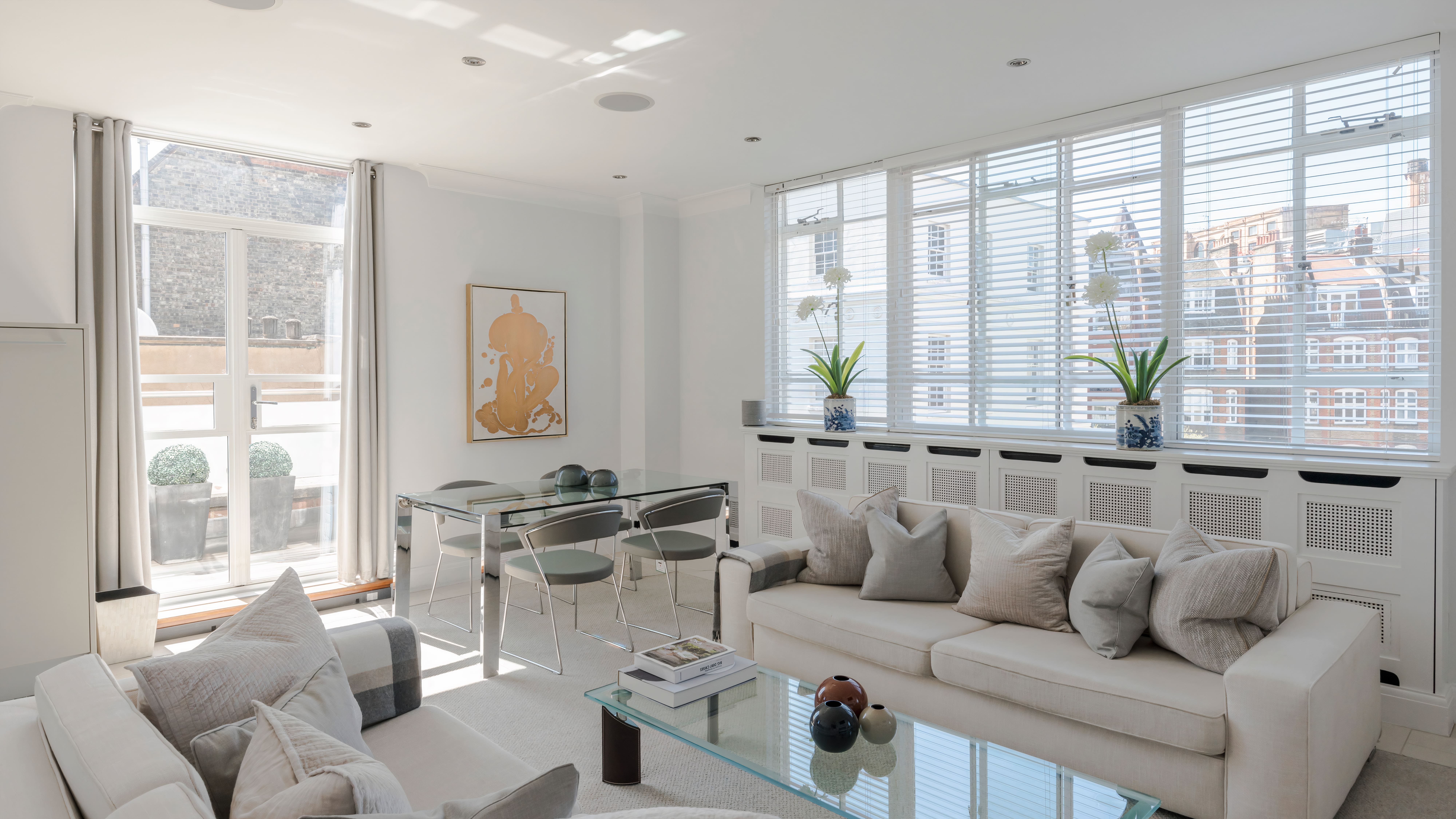 House Wellington Knightsbridge: Luxury 2-Bedroom Apartment with Balcony, Knightsbridge