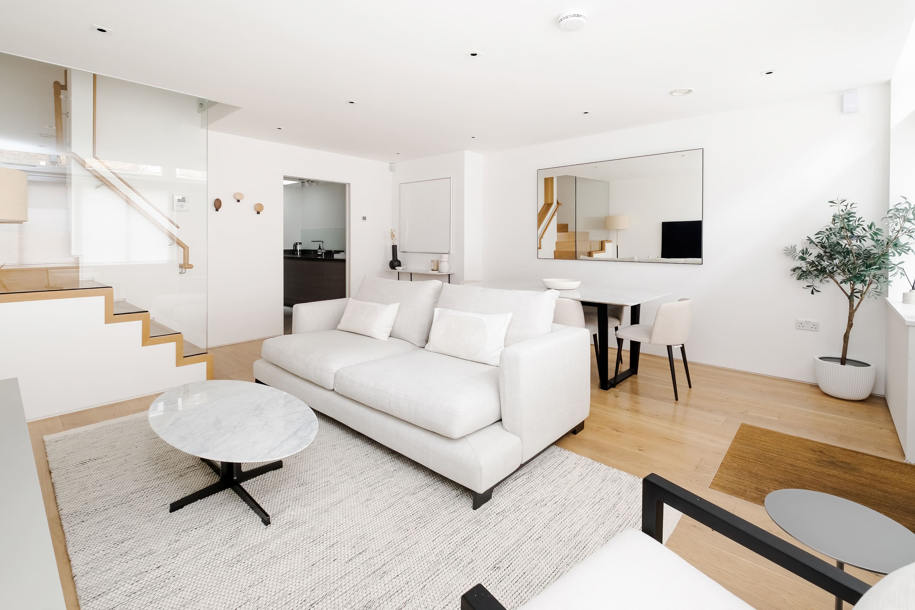 House Wimpole Marylebone: Chic 3-Bedroom Luxury Apartment with Family-Friendly Features, Marylebone