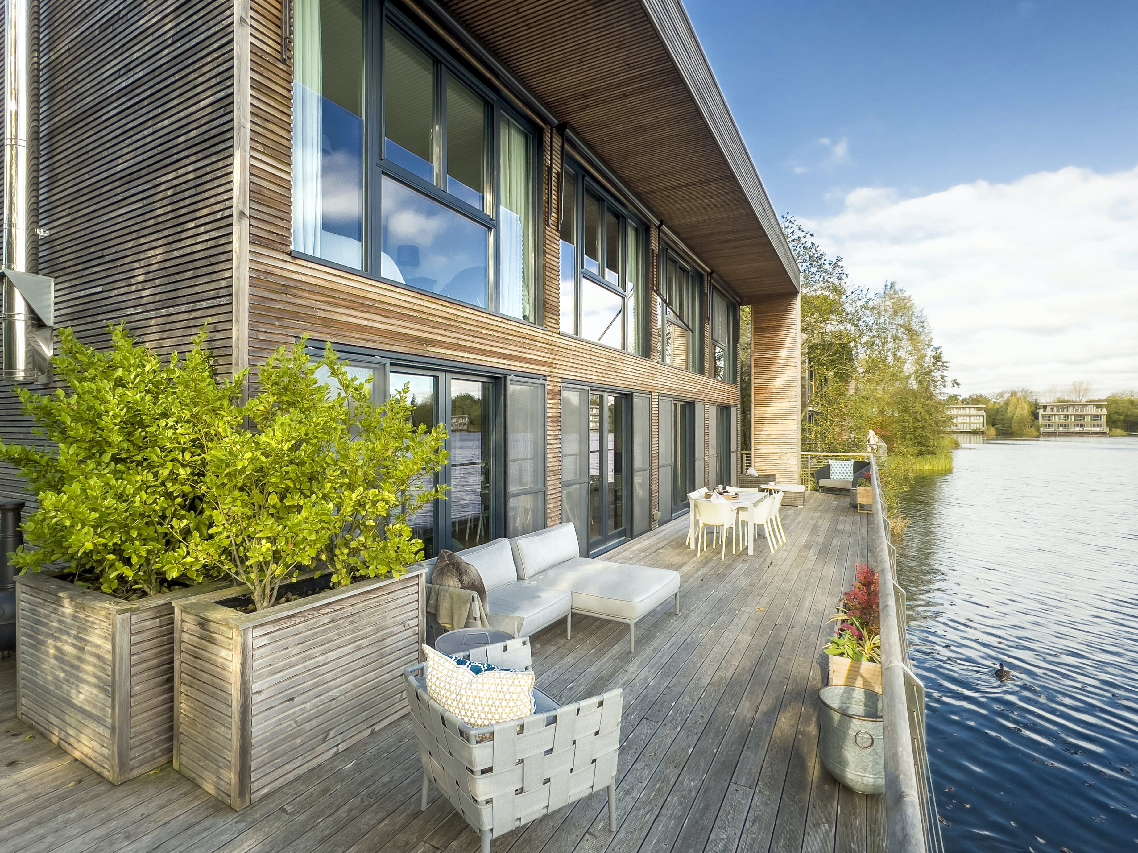 House Windrush Faringdon: Elegant 4-Bedroom Apartment with Pool and Sauna, Gloucestershire