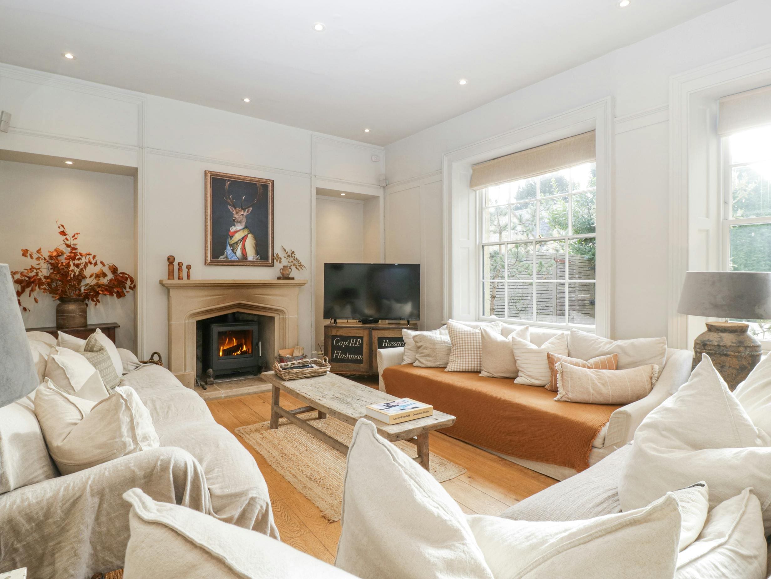 House Windrush Moreton: Charming 5-Bedroom Luxury House with Private Garden, The Cotswolds