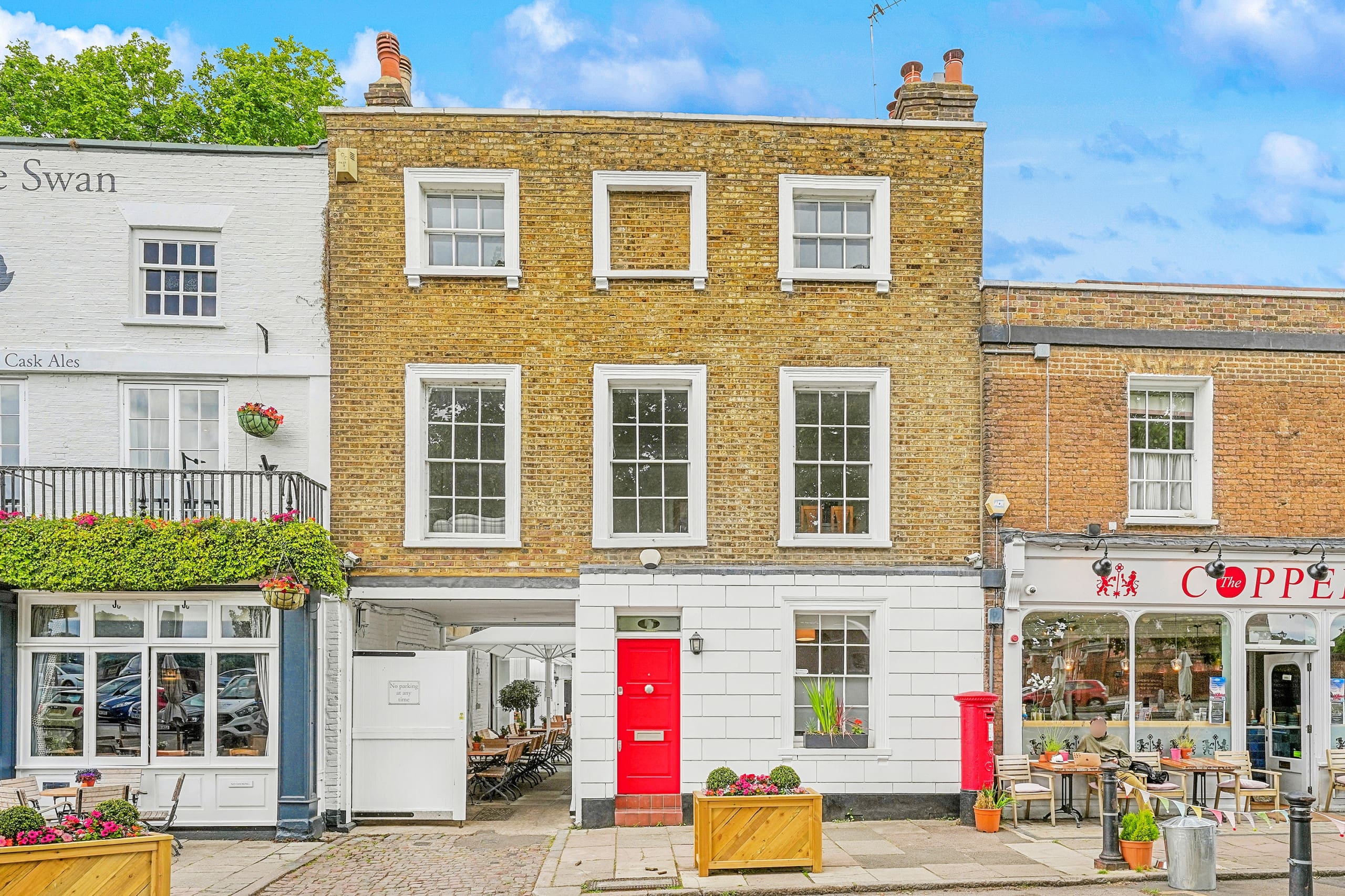 House Wolsey Hampton: Luxury 5-Bedroom House with Historic Charm, Hampton, London