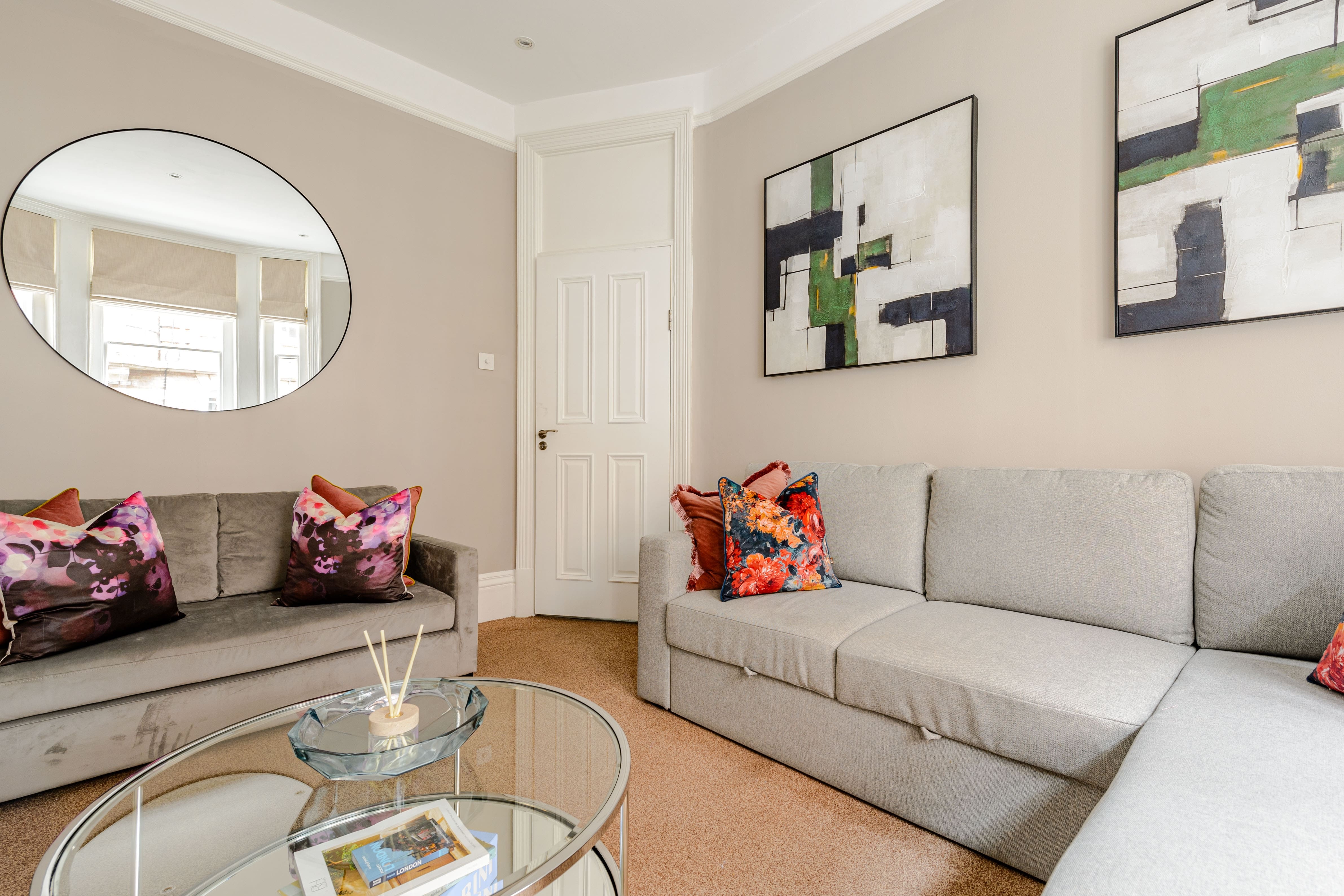 House Worton Marylebone: Spacious 3-Bedroom Luxury Apartment with Family-Friendly Amenities, Marylebone