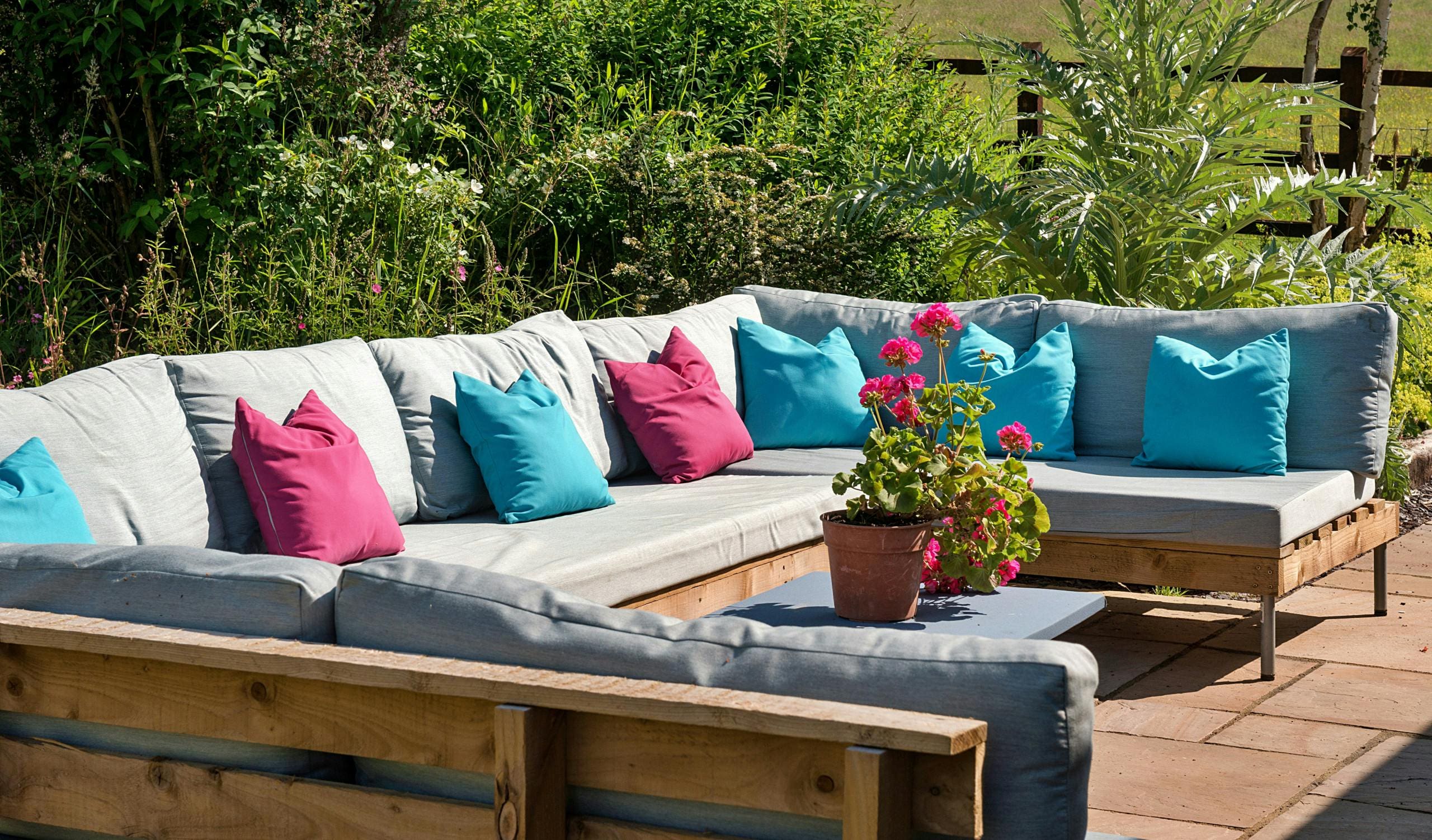 House Wrekin Shropshire: Spacious 7-Bedroom Apartment with Hot Tub, Shropshire