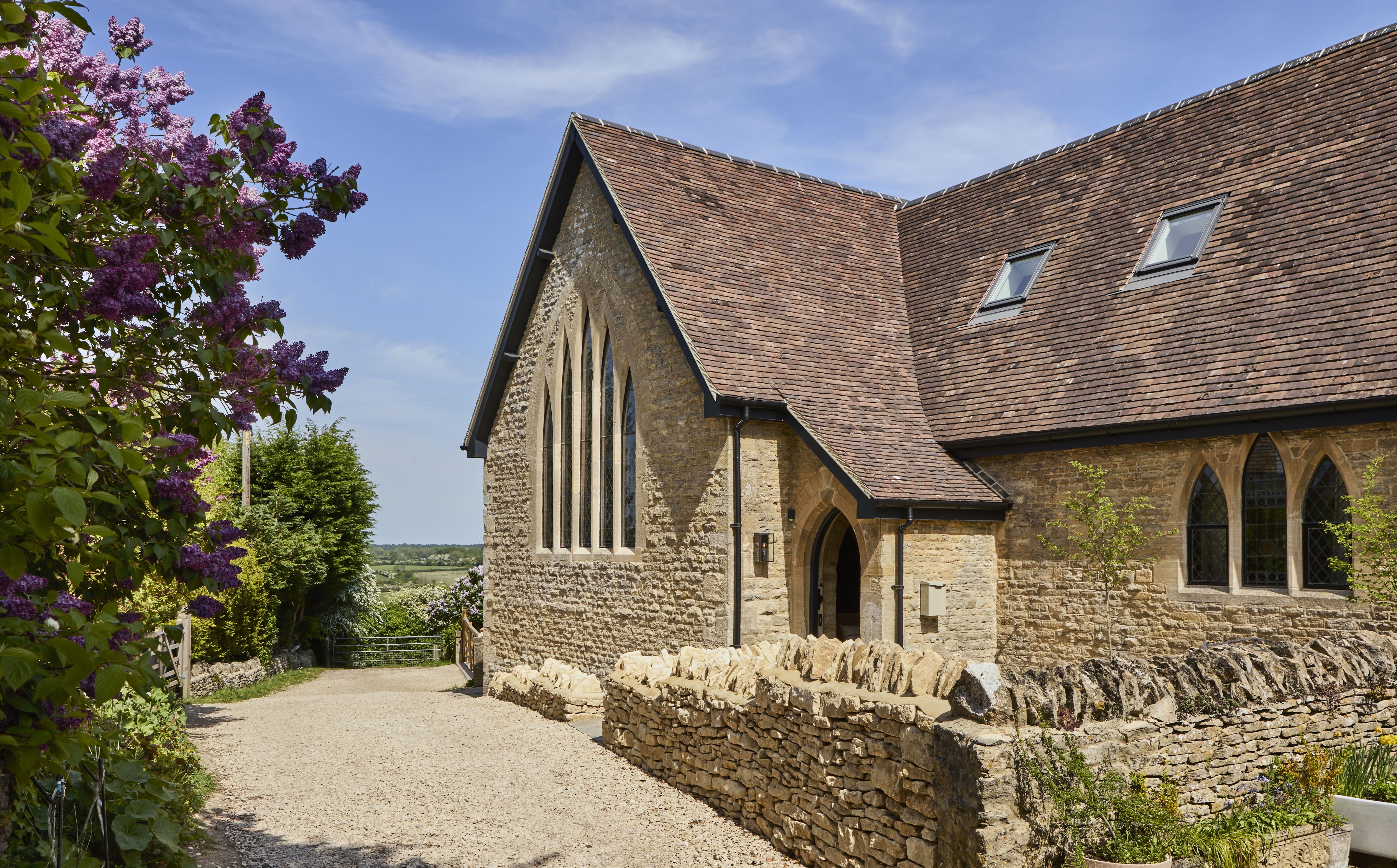 House Wychwood NorthLeigh: Charming 3-Bedroom House with Countryside Views, Oxfordshire