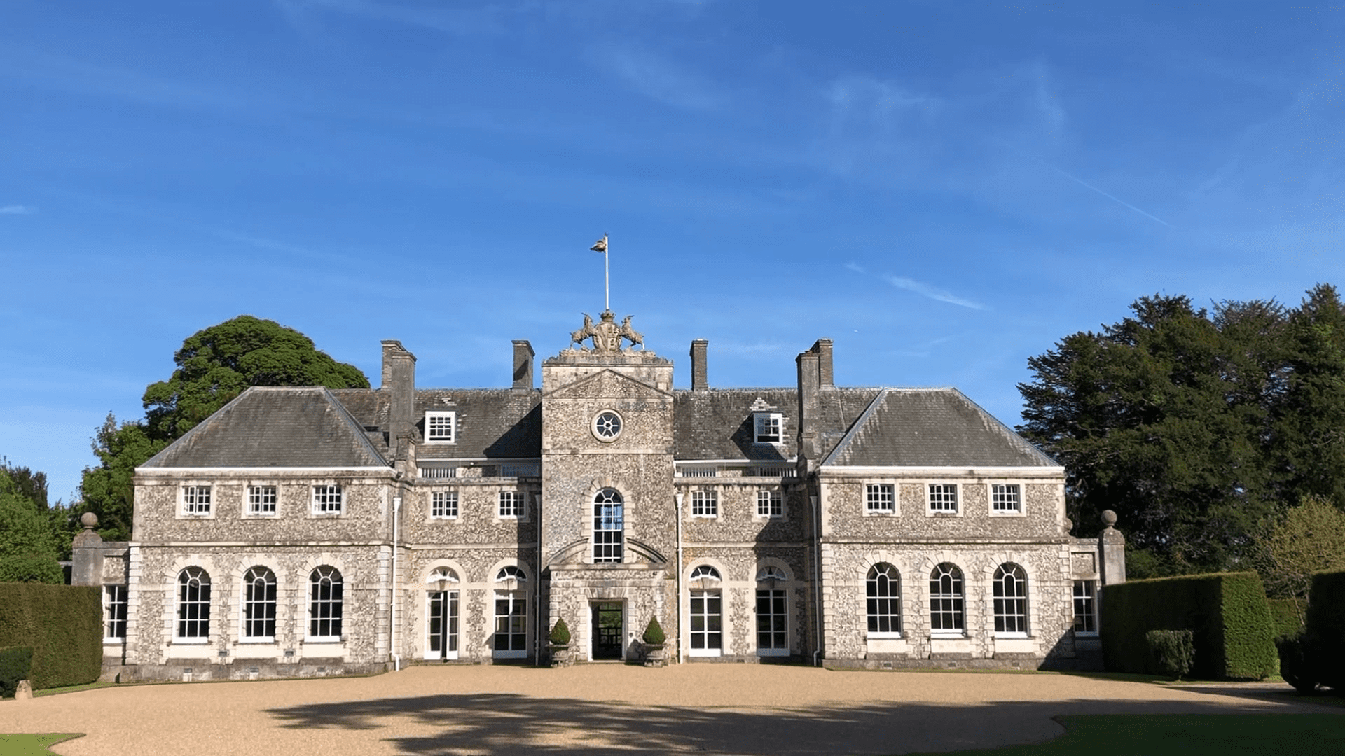 House Ytene Hampshire: 11-Bedroom Luxury House with Pool and Tennis Court, Hampshire