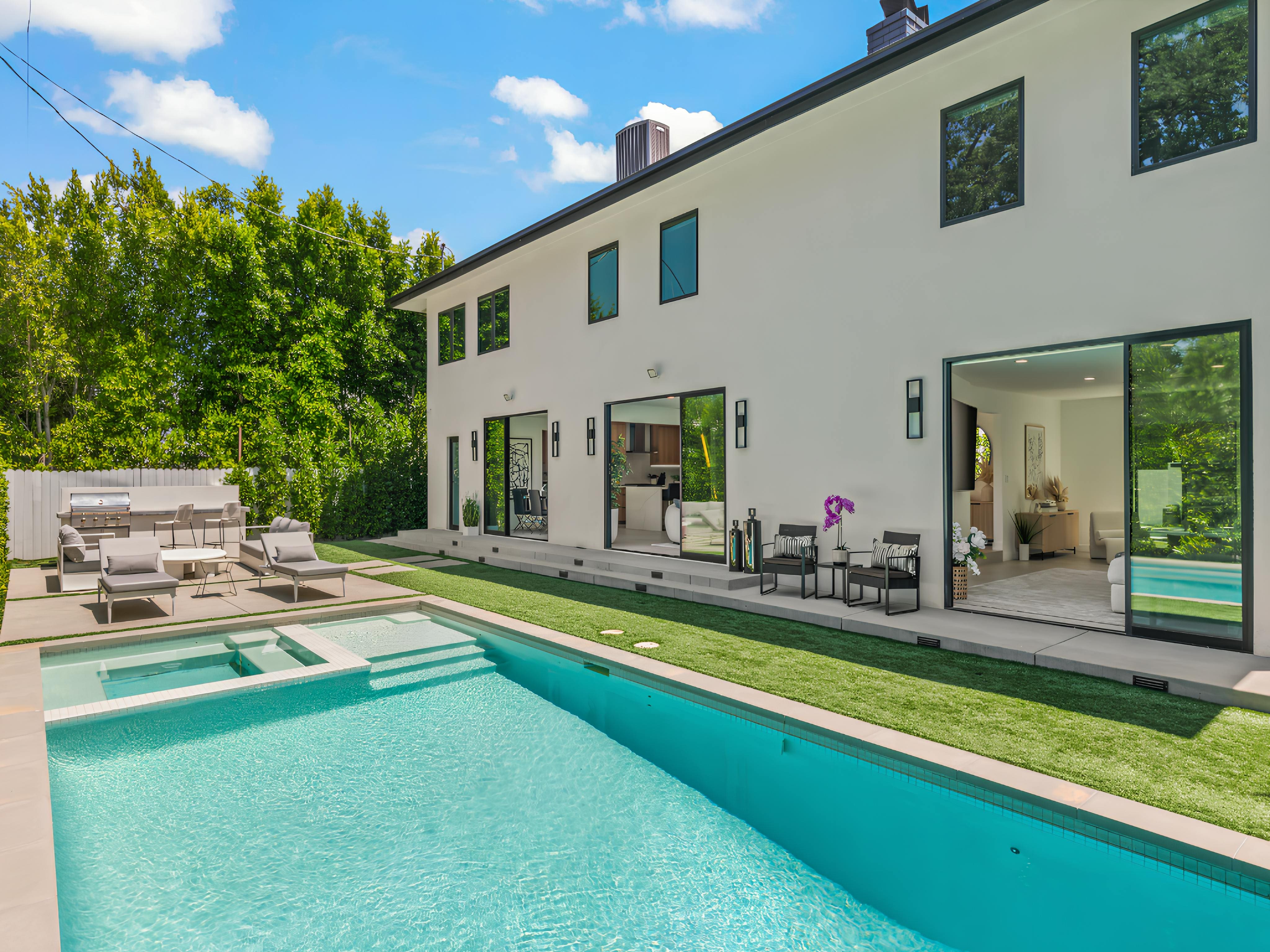 House Yucca Encino: Luxury 4-Bedroom Villa with Pool and Air-Con, Encino Los Angeles