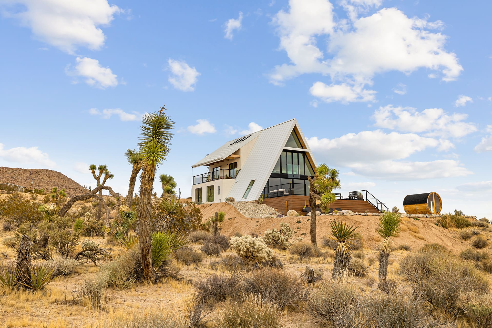 House Yucca Joshua Yucca Valley: 4-Bedroom Luxury Lodge with Pool and Sauna, Yucca Valley