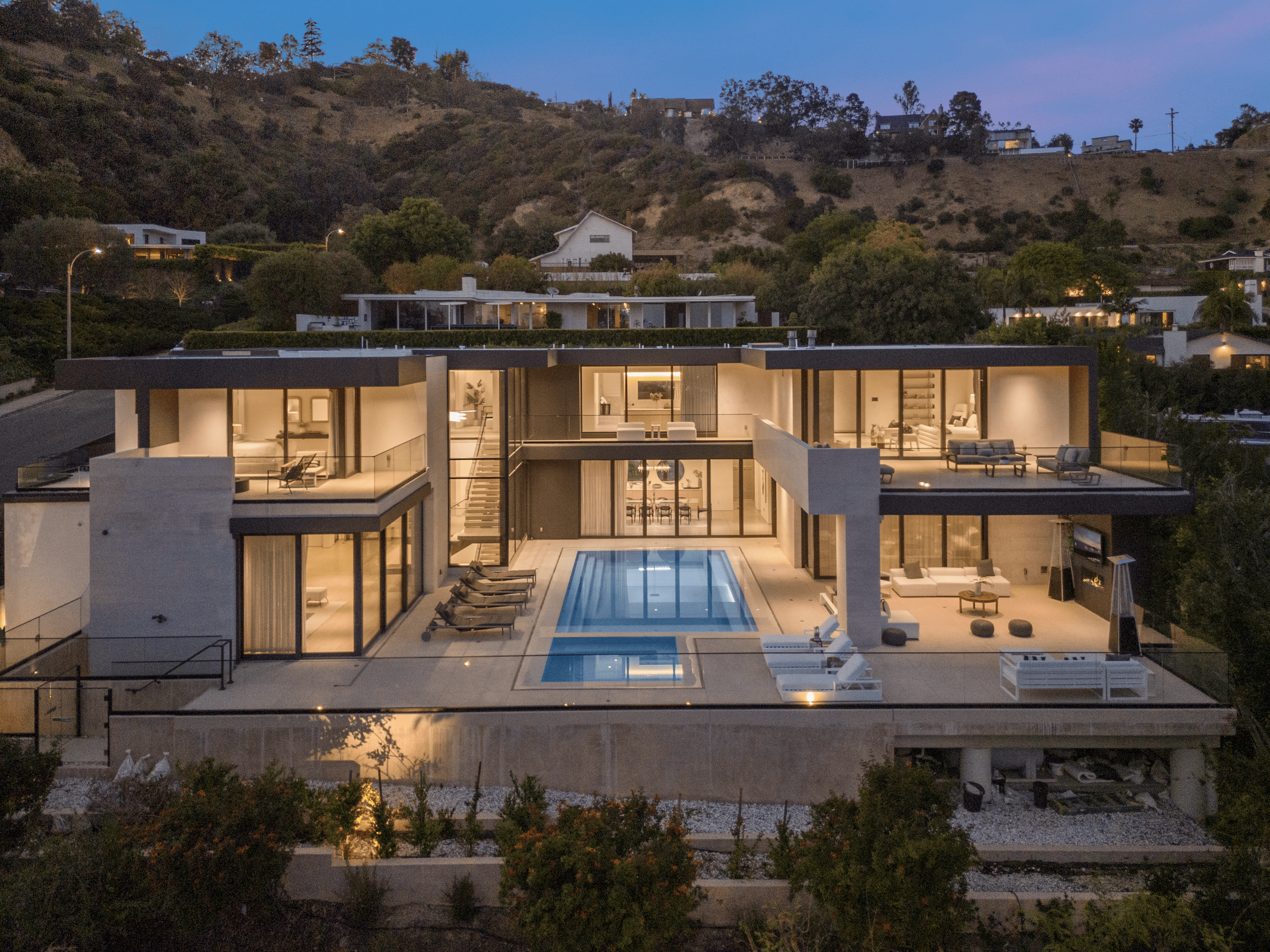 House Yucca Laurel: Luxury 7-Bedroom Villa with Pool and Sauna, Los Angeles