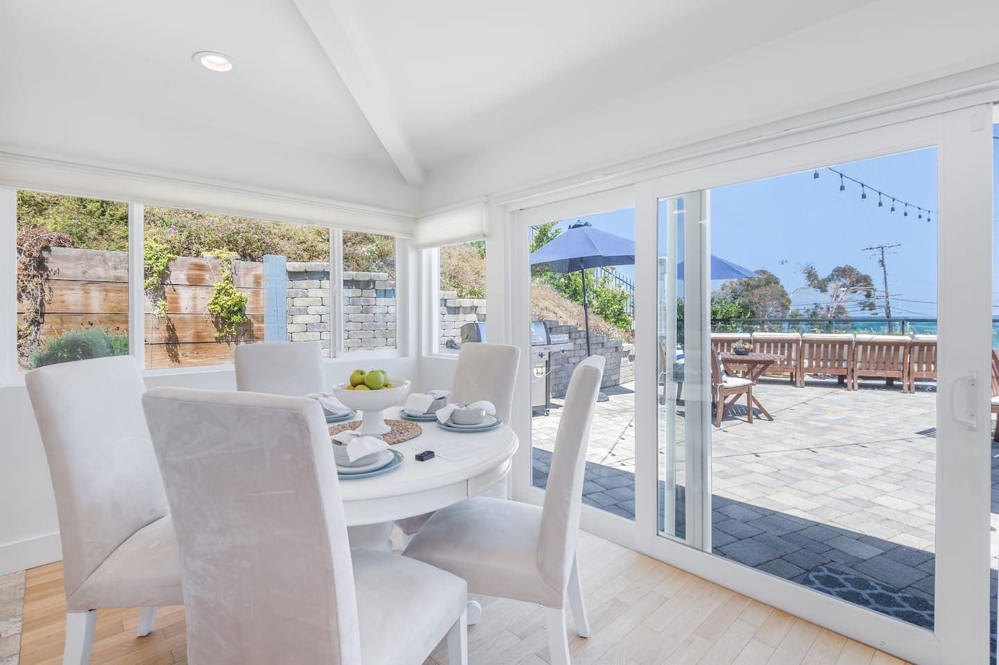 House Zephyr Venice: Exquisite 3-Bedroom Beachfront House with Seaview, Venice