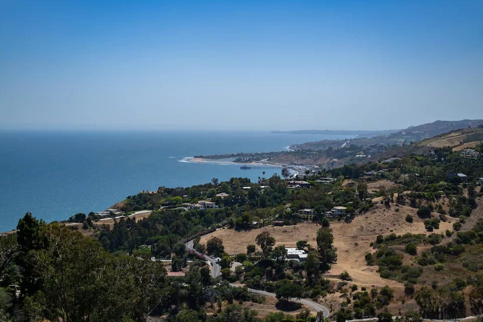 House Zuma Malibu Inland Malibu: Luxury 3-Bedroom Apartment with Seaview, Inland Malibu