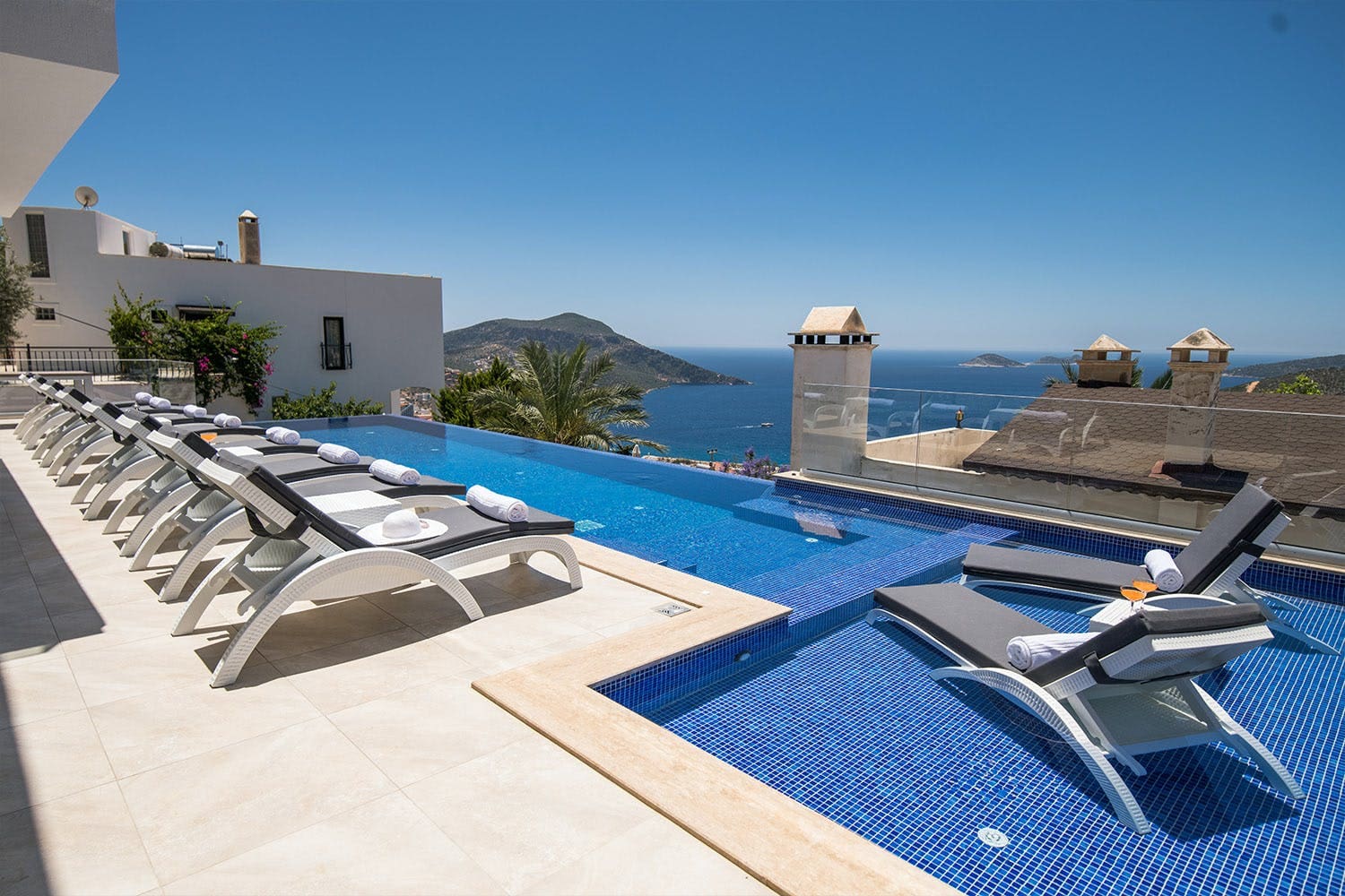 Kalkan Gözlemevi: Luxury 5-Bedroom Villa with Infinity Pool and Sea Views, Antalya