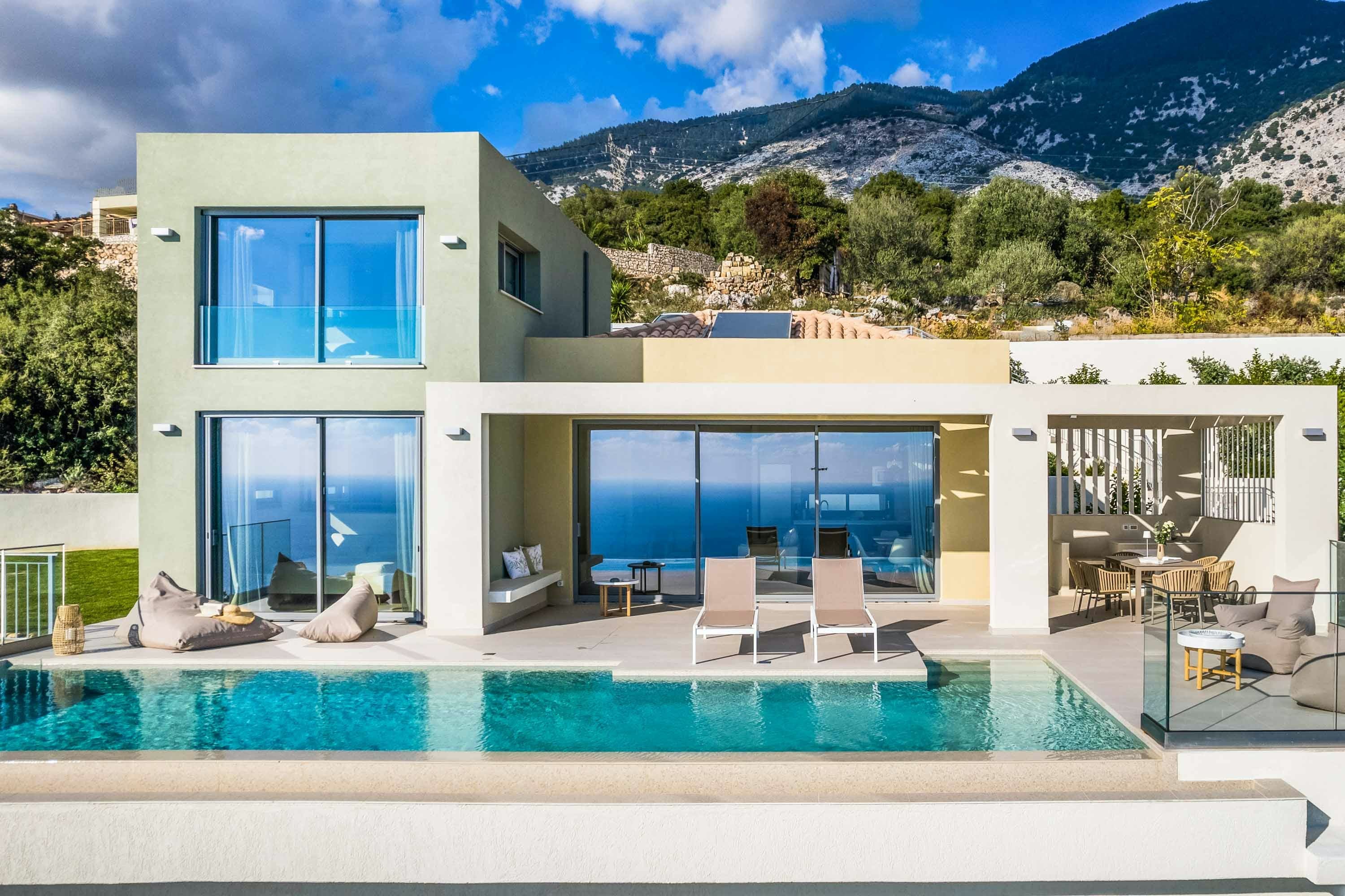 Kefallonia Thalassitis: Elegant 2-Bedroom Villa with Infinity Pool and Seaview, Kefallonia