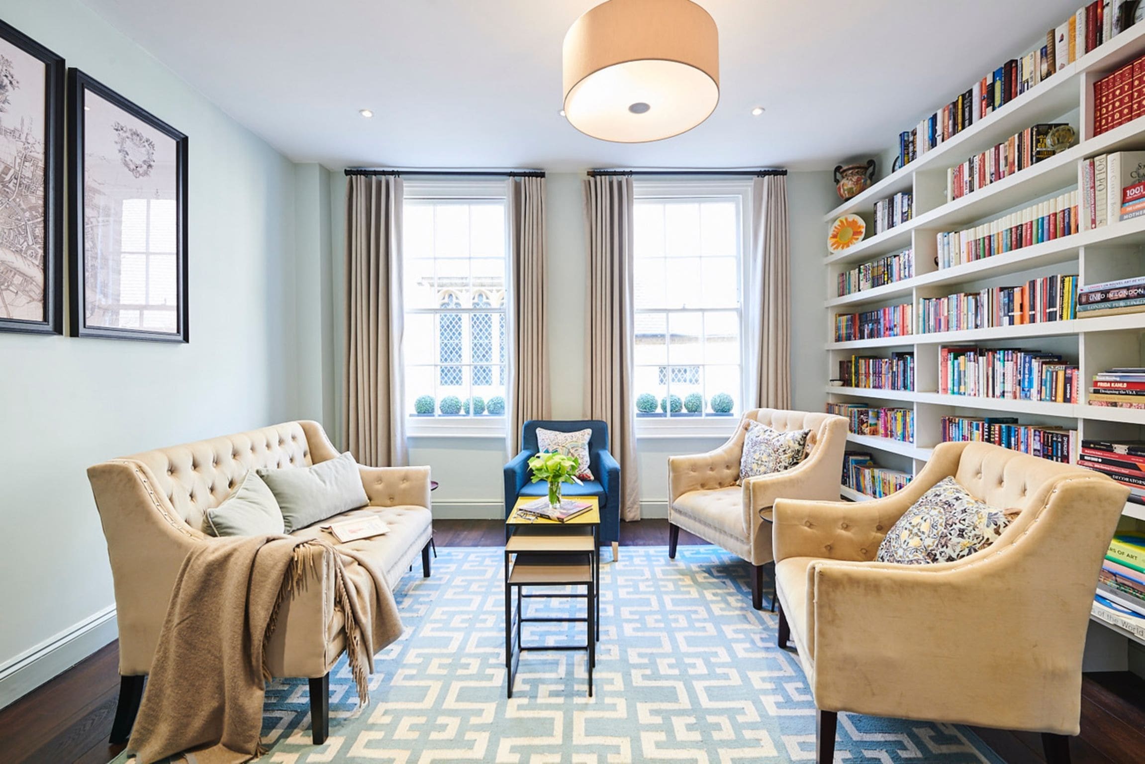 Kensington Quarters: Luxury 4-Bedroom Apartment Rental with Spacious Living, Kensington