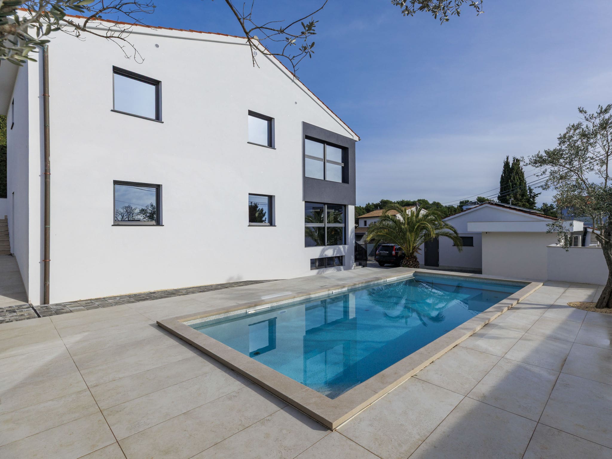 Kuća Balatura Pula: Elegant 5-Bedroom Mediterranean Villa with Heated Pool and Sea Views in Croatian Istria