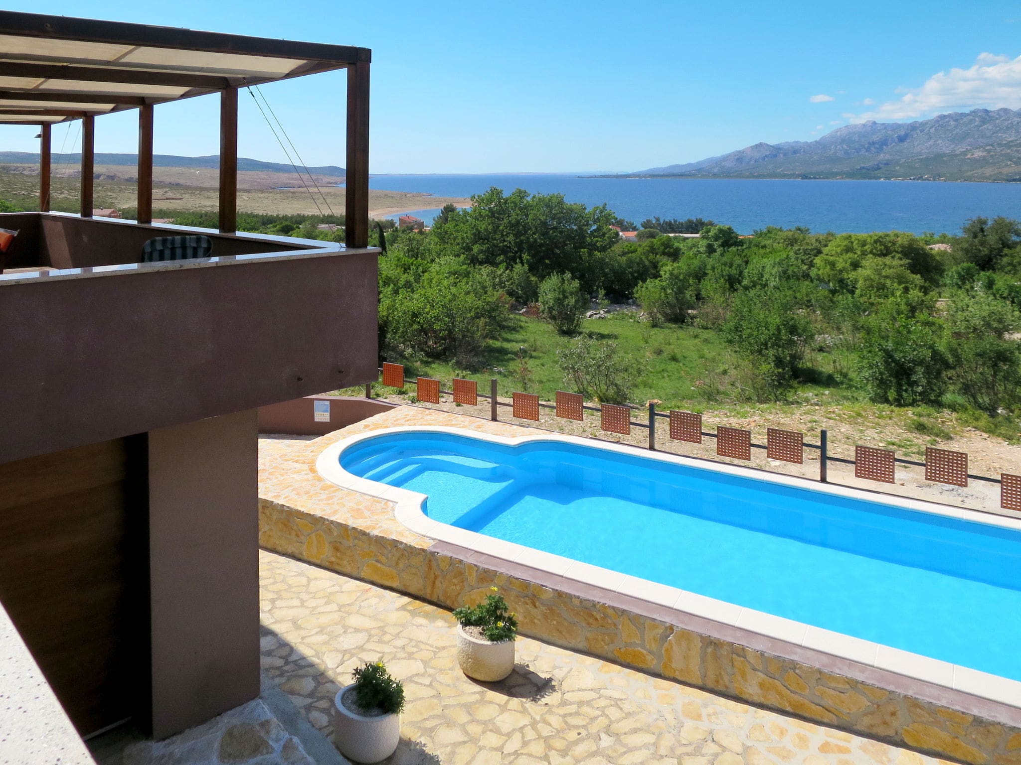 Kuca Bora Starigrad: Spectacular 4-Bedroom House with Heated Private Pool and Sea Views in Croatia