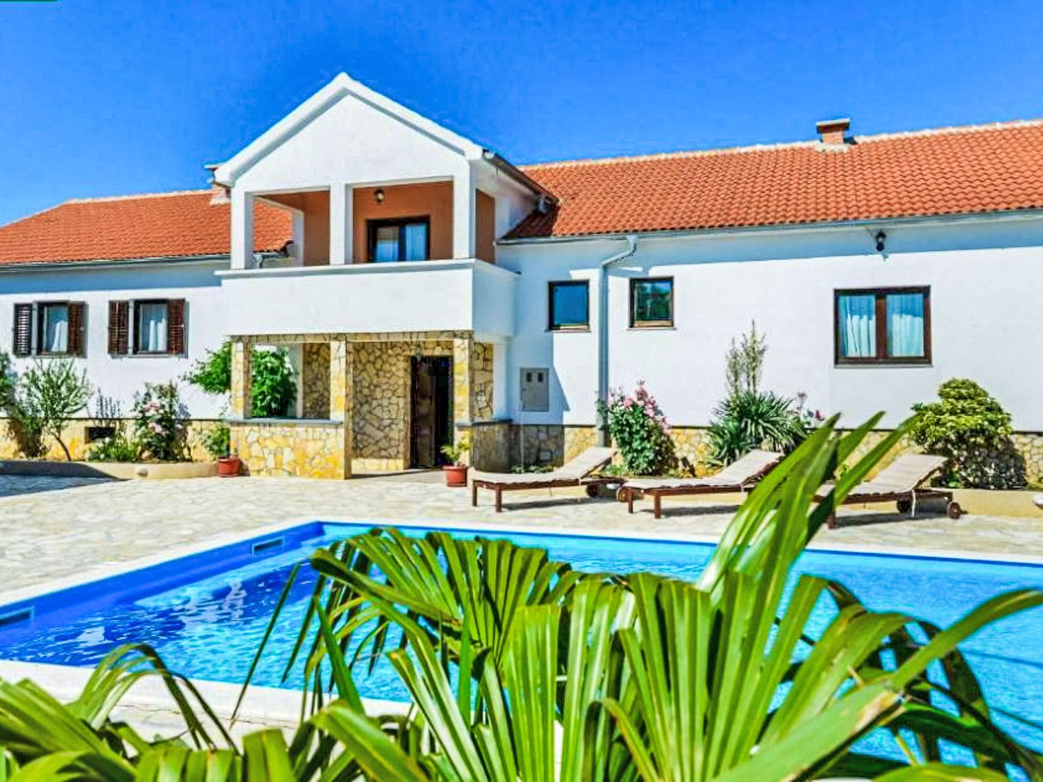 Kuca Bura Benkovac: Spacious 5-Bedroom Family Villa with Private Pool and Modern Amenities in Rural Croatia