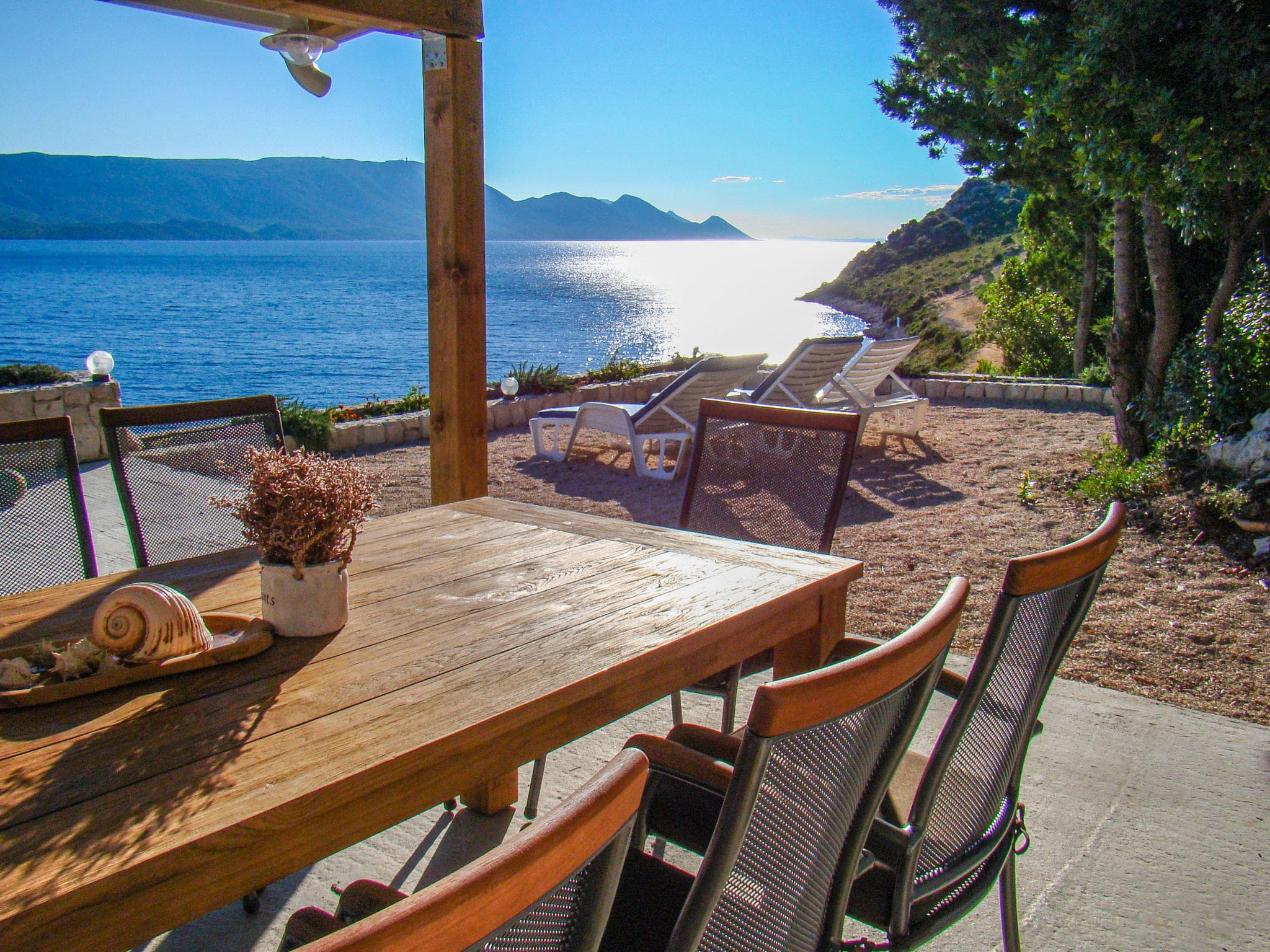 Kuca Bura Klek: Modern 2-Bedroom Mobile Home with Hot Tub Just 80 Metres from Beautiful Pebble Beach