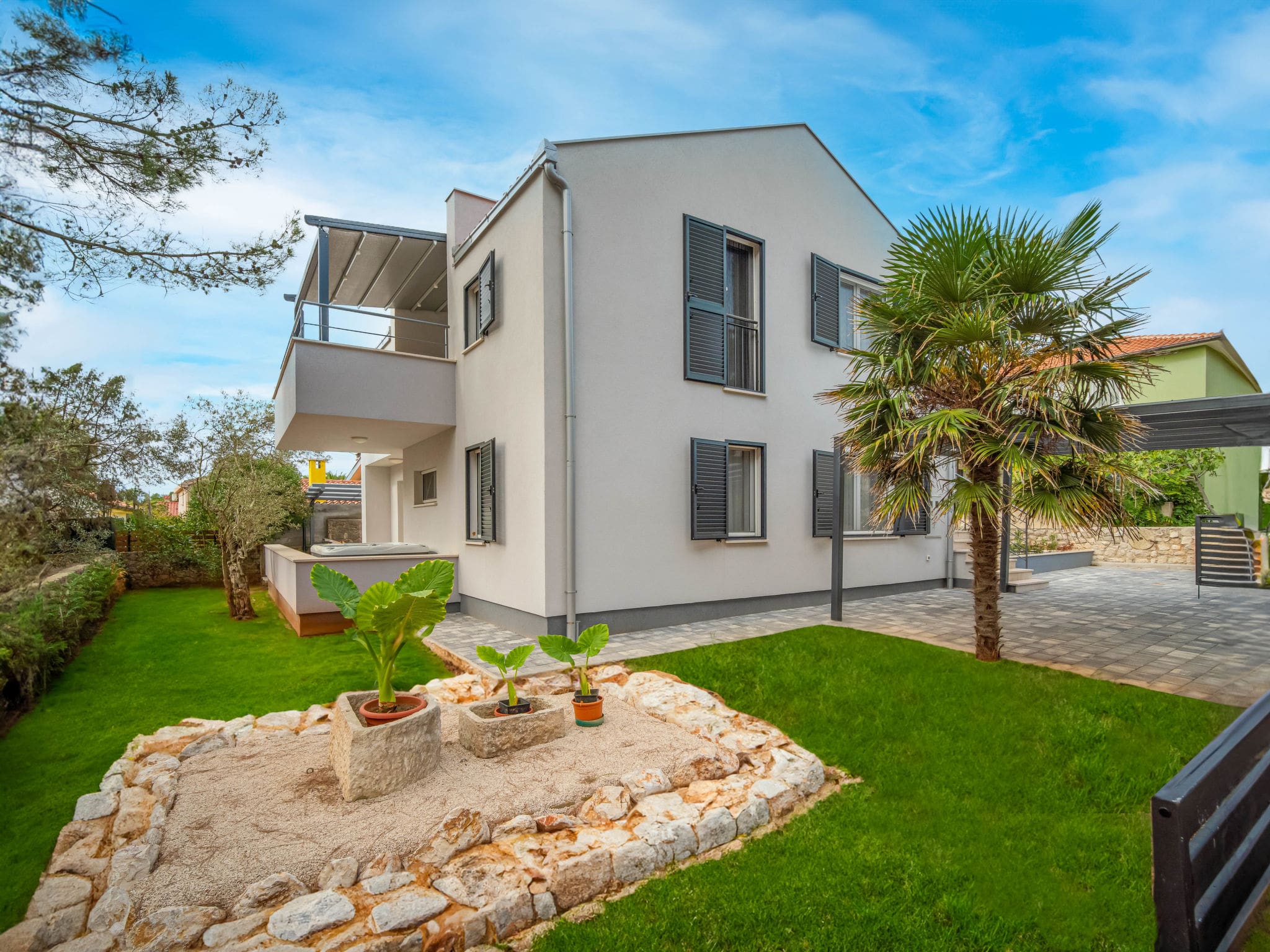 Kuća Bura Mali Losinj: Spacious 6-Bedroom Family Villa with Hot Tubs Near Beach in Croatian Island Paradise