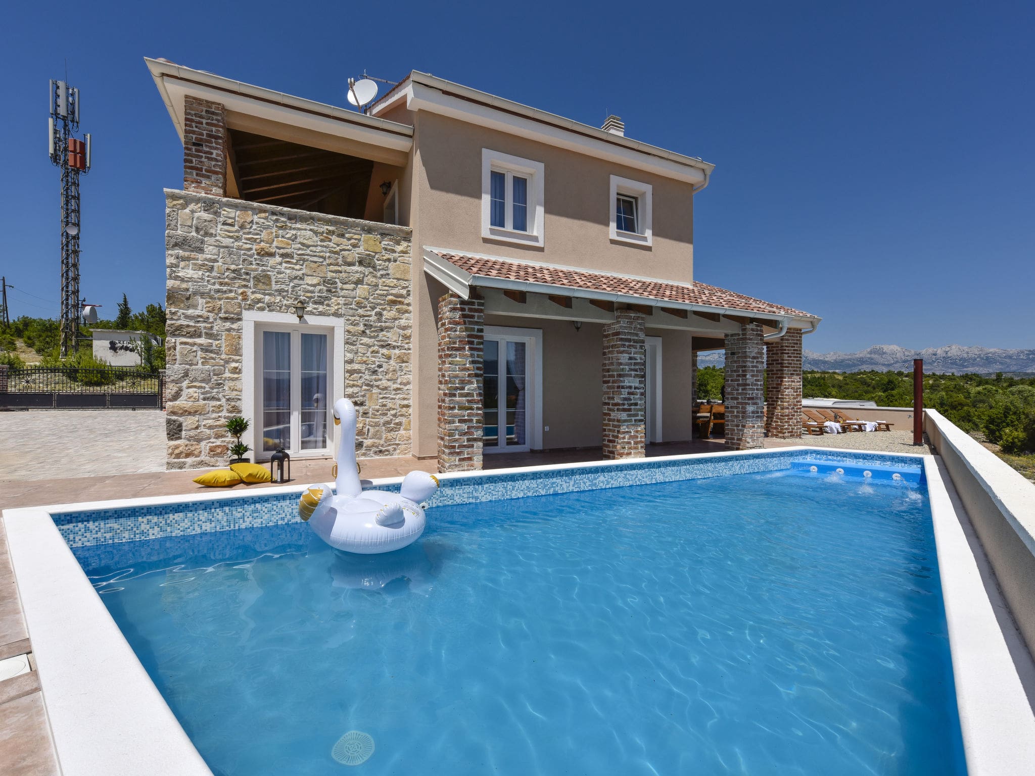 Kuca Bura Novigrad: Modern 3-Bedroom Luxury Villa with Heated Pool Near Adriatic Coast Croatia