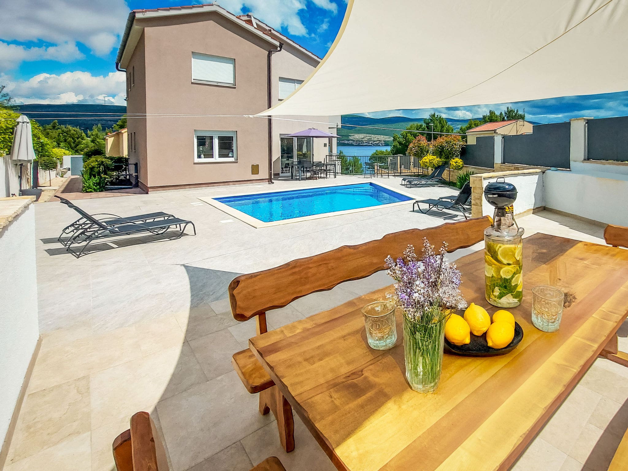 Kuća Bura Pridraga: Stunning 4-Bedroom Beachfront Villa with Private Pool and Panoramic Sea Views