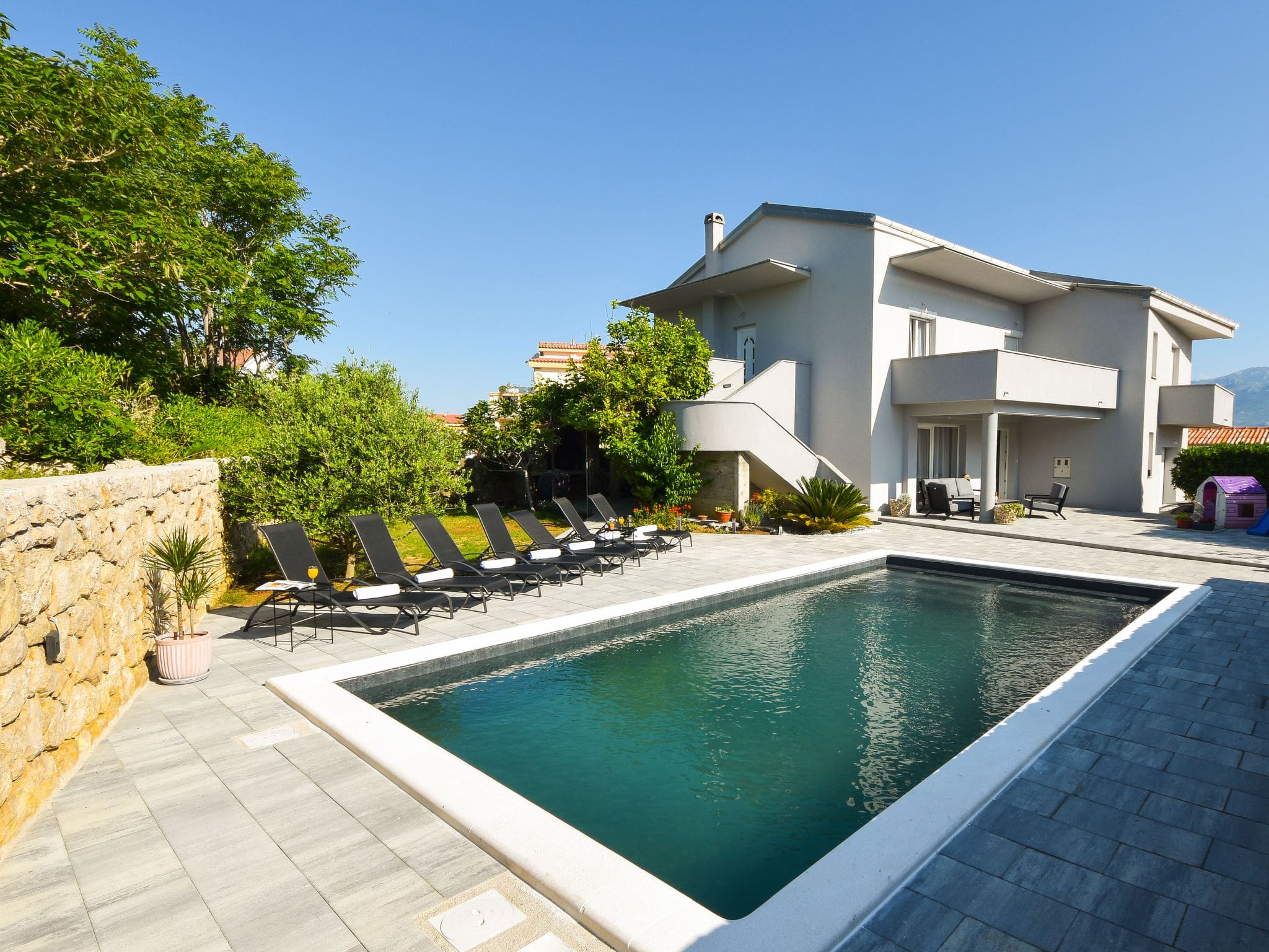 Kuca Bura Razanac Ražanac: Stunning 5-Bedroom Villa with Private Pool and Garden in Croatian Coastal Paradise