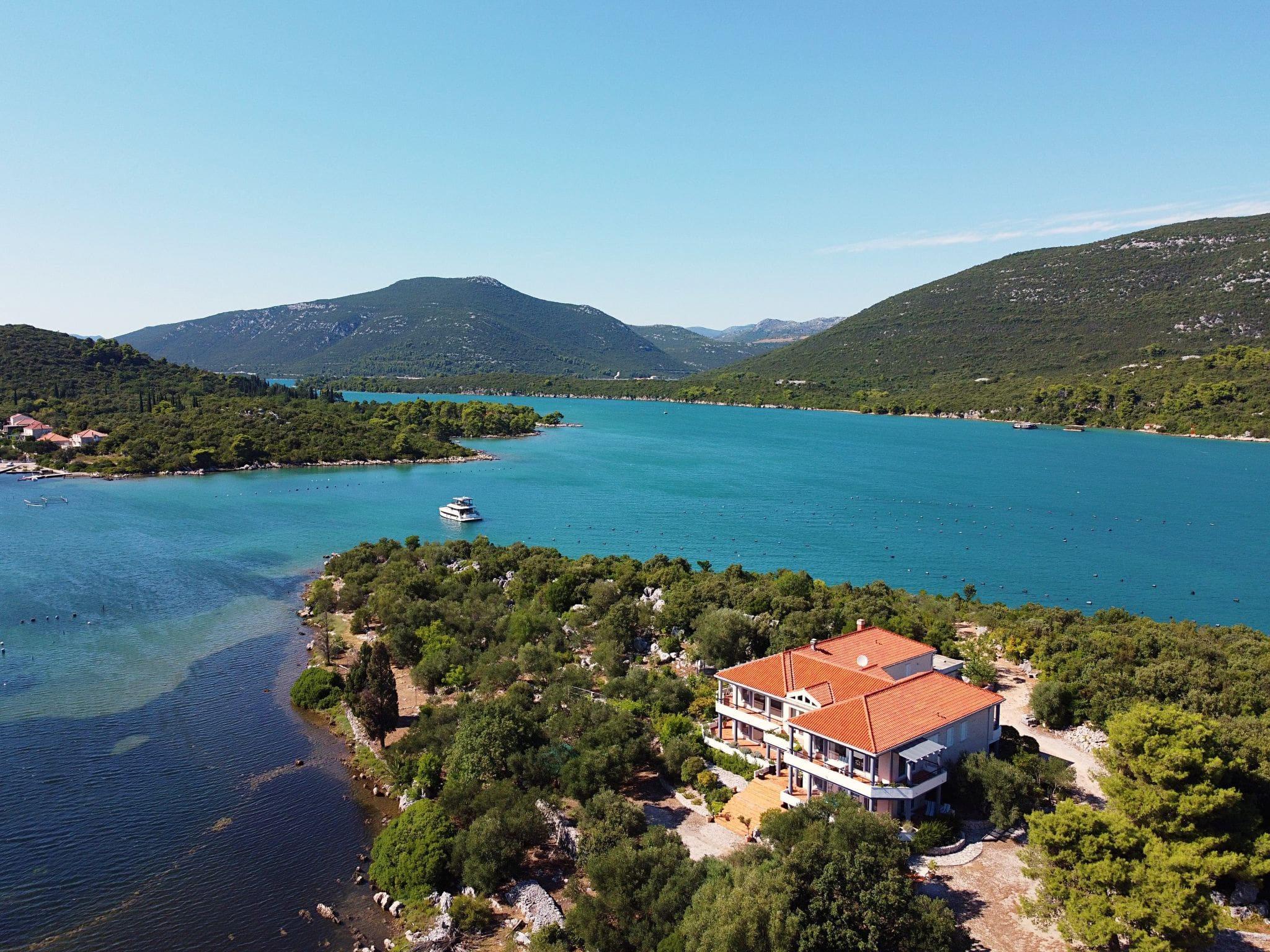Kuca Bura Ston: Stunning 4-Bedroom Villa with Sea Views and Spa Baths near Ancient City Walls