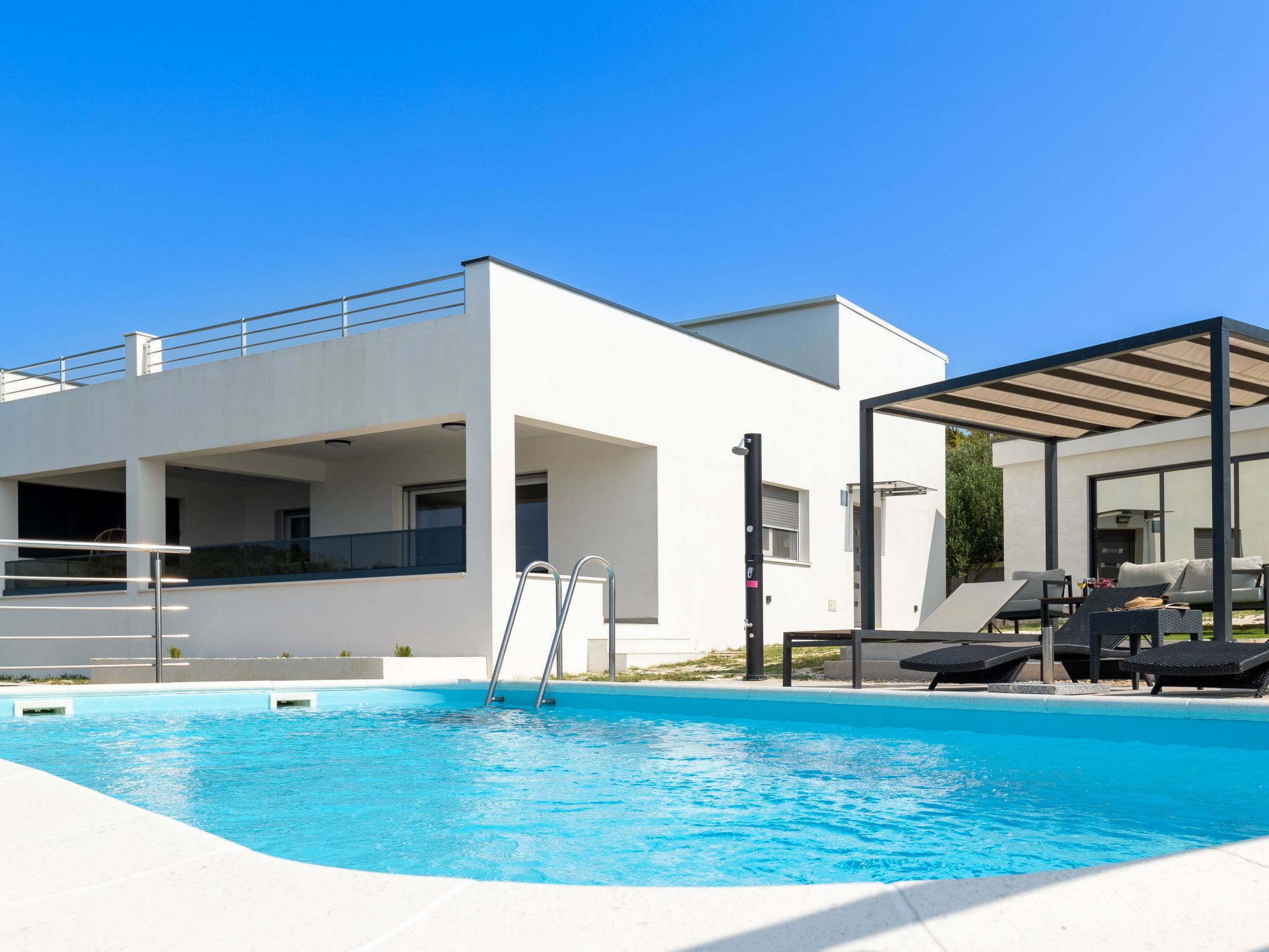 Kuca Bura Trogir: Modern 4-Bedroom Holiday Villa with Heated Pool and Sea Views Near Historic Trogir