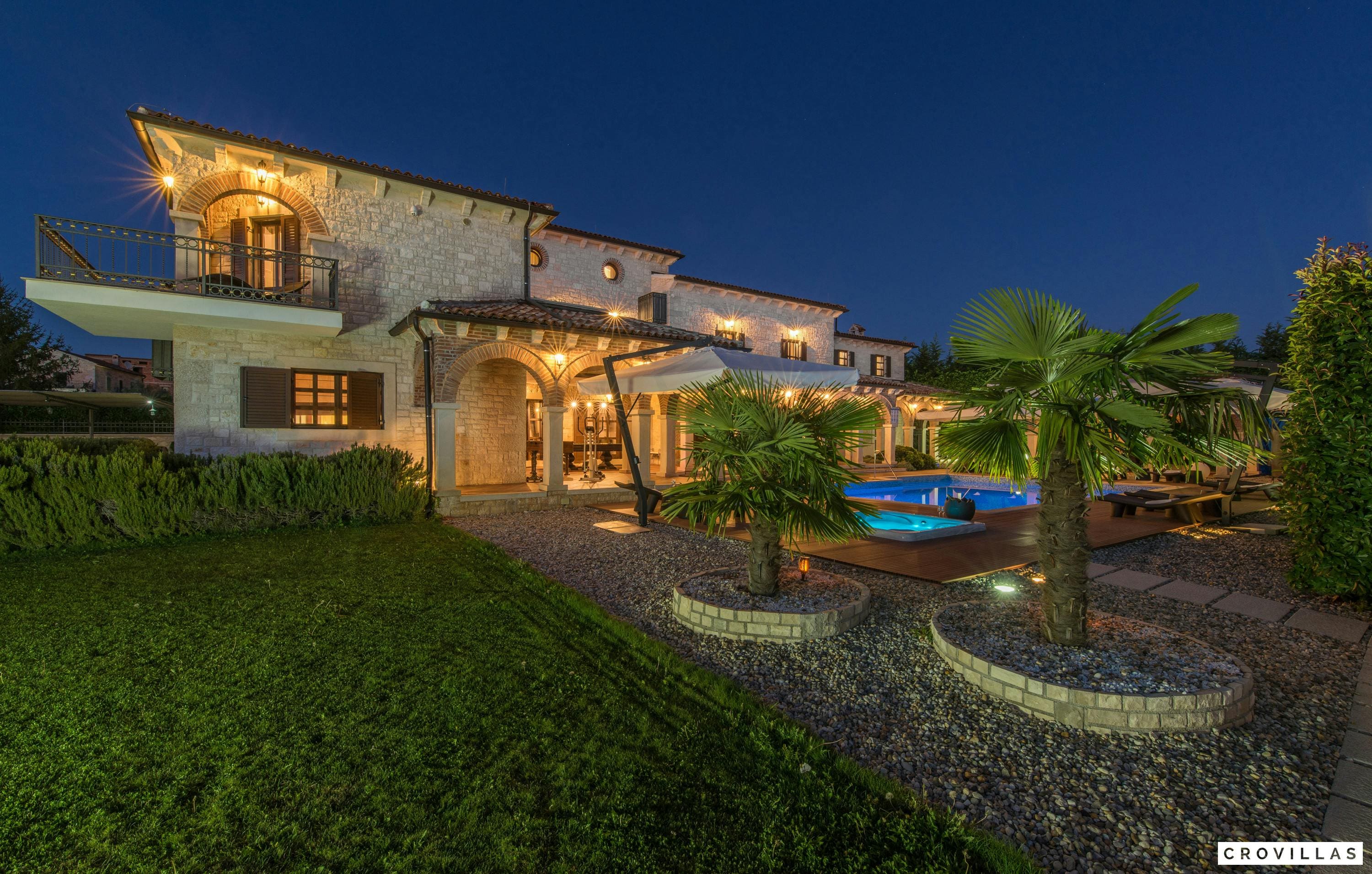 Kuća Čakavski Višnjan: 5-Bedroom Luxury Apartment with Pool and Hot Tub, Istria