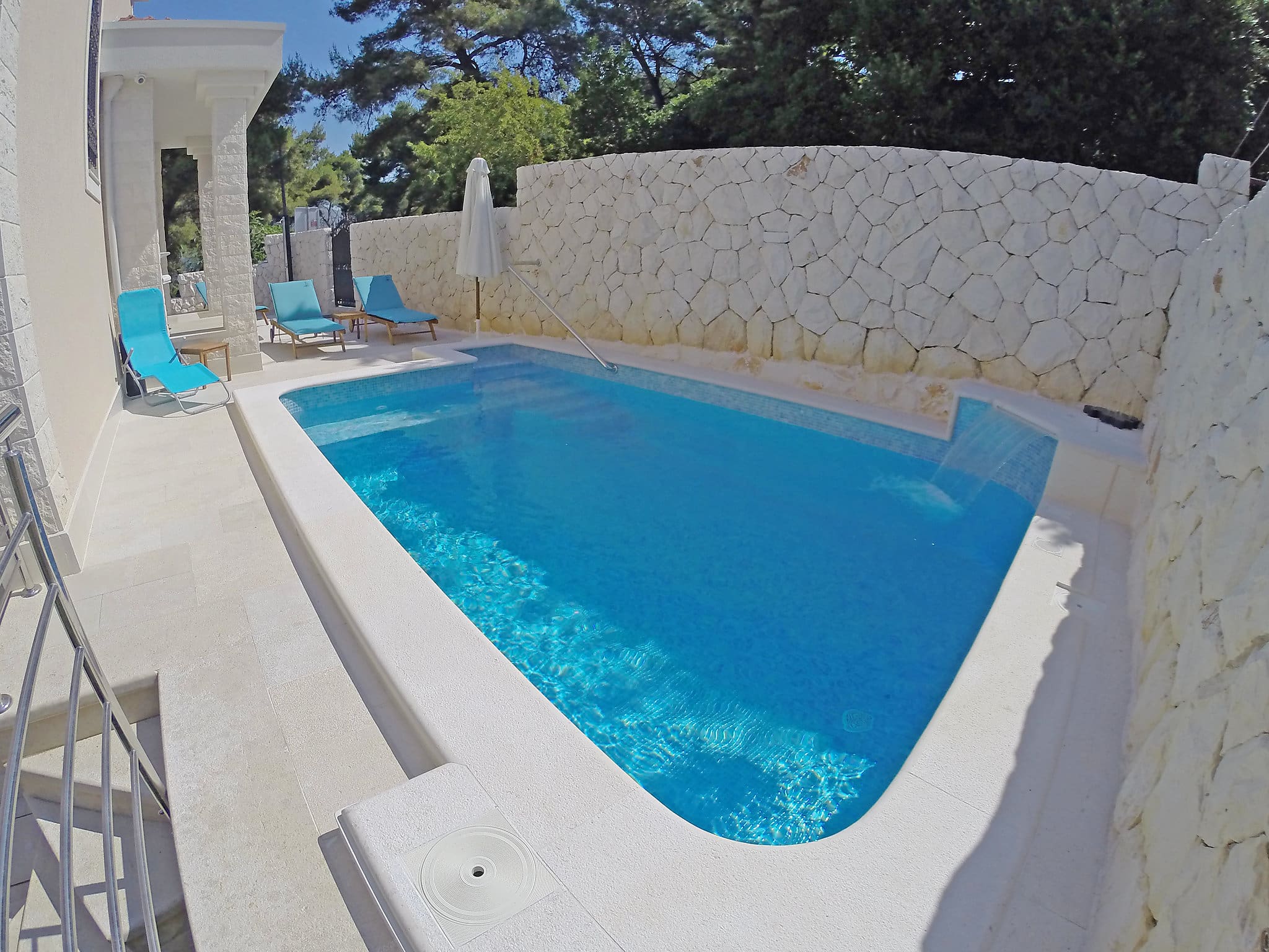 Kuca Dinara Trogir: Spectacular 5-Bedroom Beachfront Villa with Private Pool and Sea Views in Historic Trogir Croatia