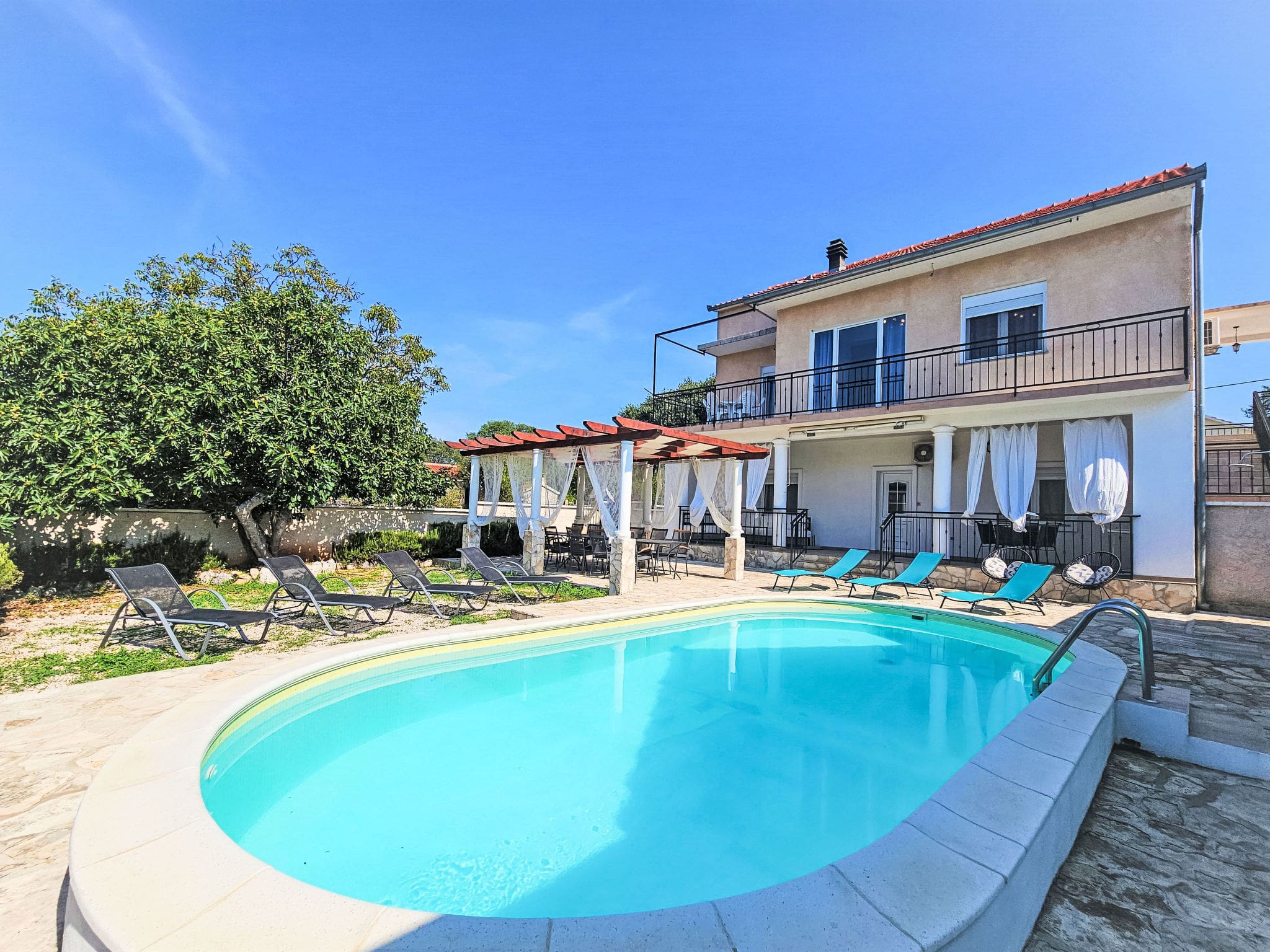 Kuća Dinarica Šibenik: Spacious Six Bedroom Family Villa with Private Pool and Countryside Setting in Croatia