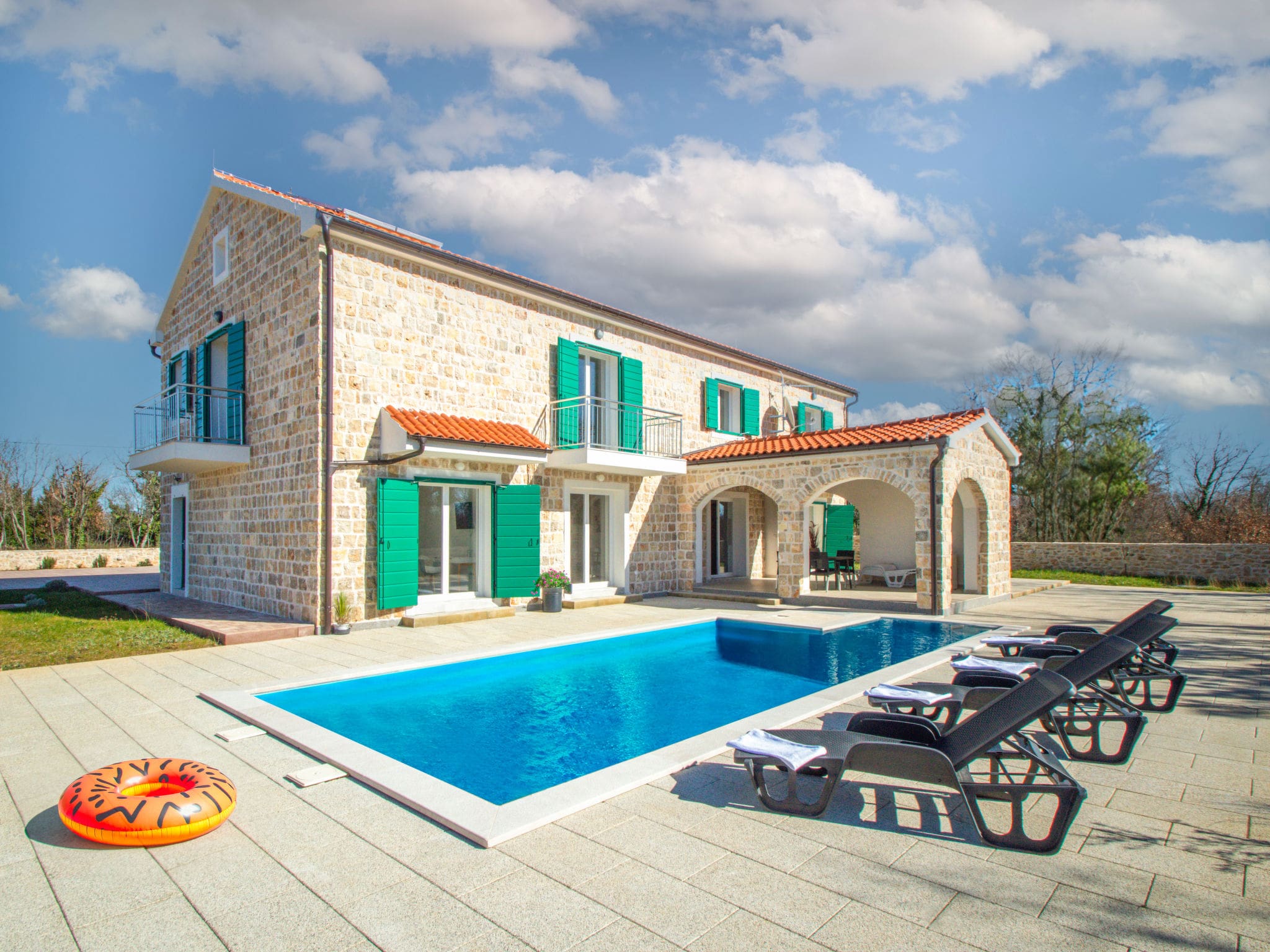 Kuca Drinovci Drnis: Stunning 6-Bedroom Contemporary Villa with Private Pool in the Croatian Countryside