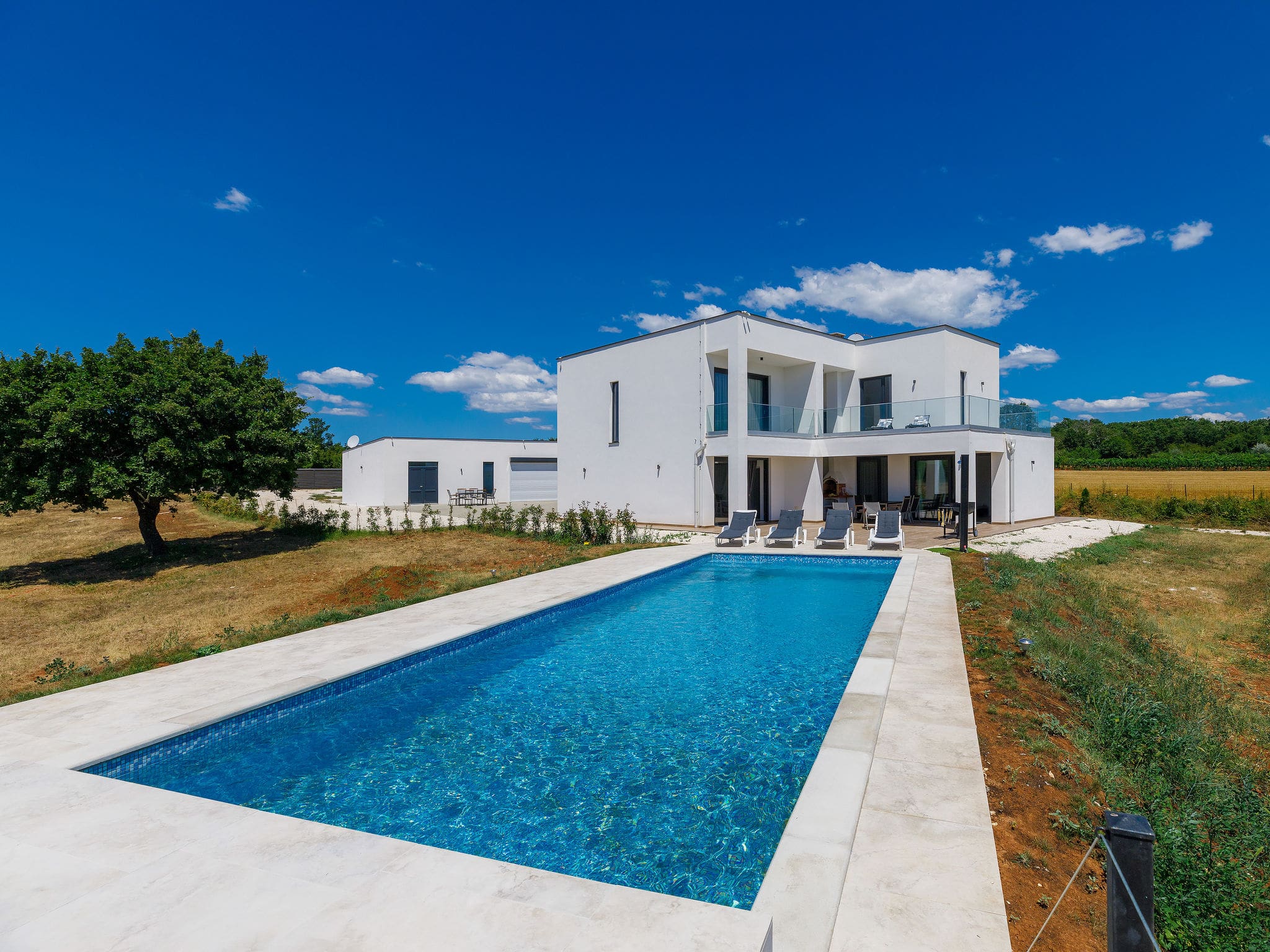 Kuća Fazan Pula: Elegant Four Bedroom Villa with Heated Pool and Extensive Grounds in Croatian Countryside