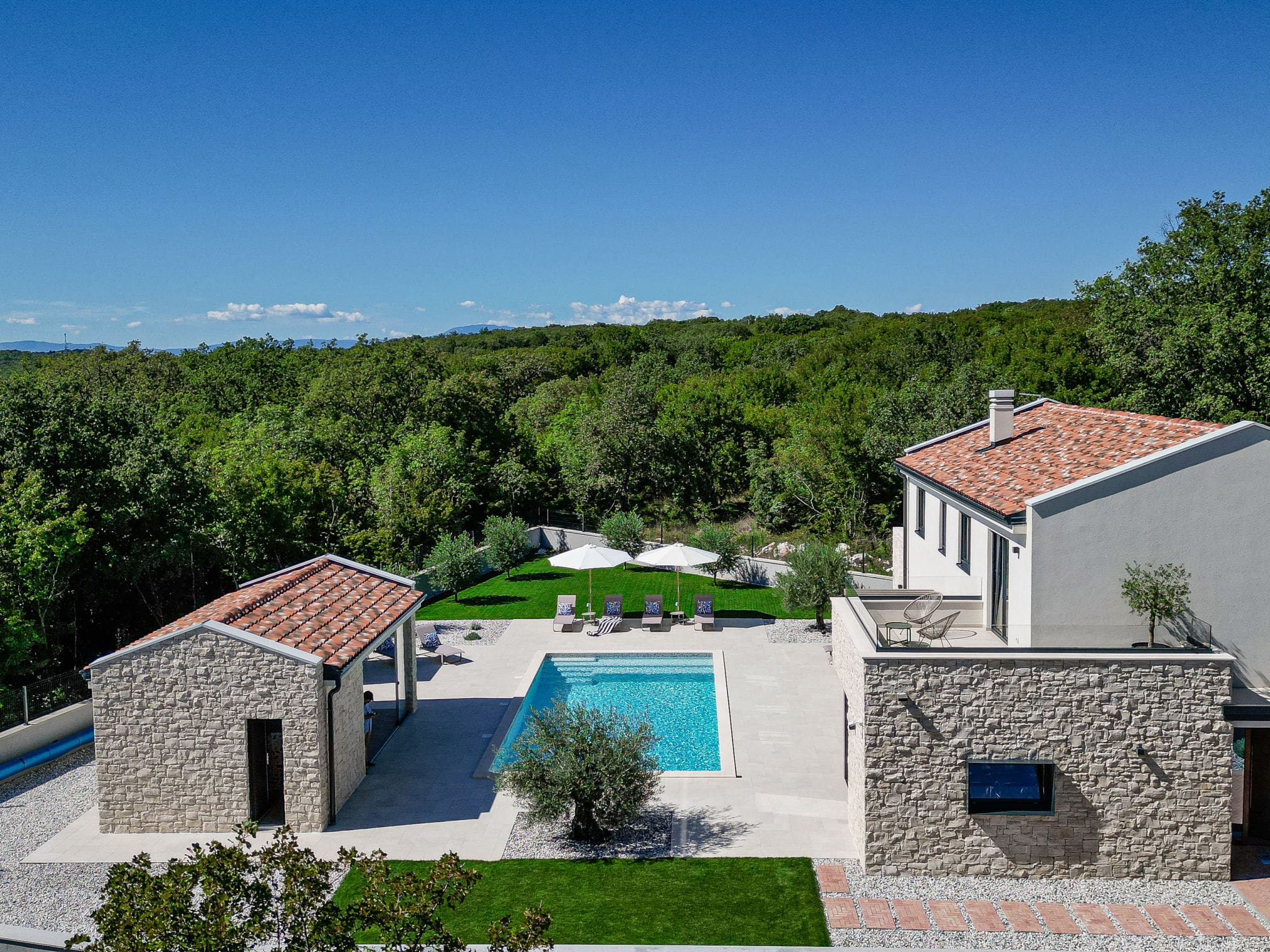 Kuća Gložan Krk: Modern 4-Bedroom Villa with Heated Pool and Garden in Croatian Island Paradise