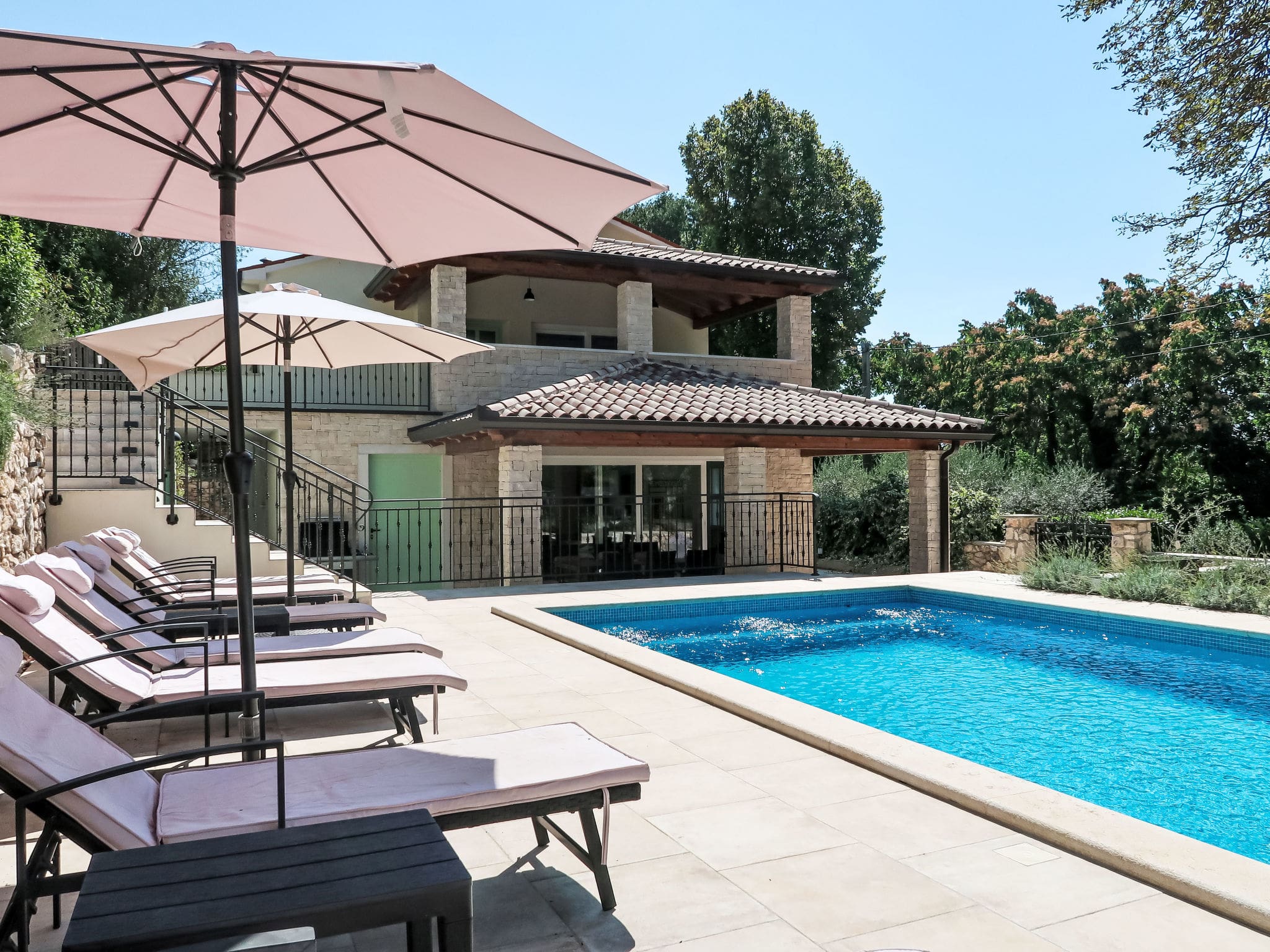 Kuća Golji Labin: Stunning Four-Bedroom Villa with Private Pool and Air Conditioning in Istrian Countryside