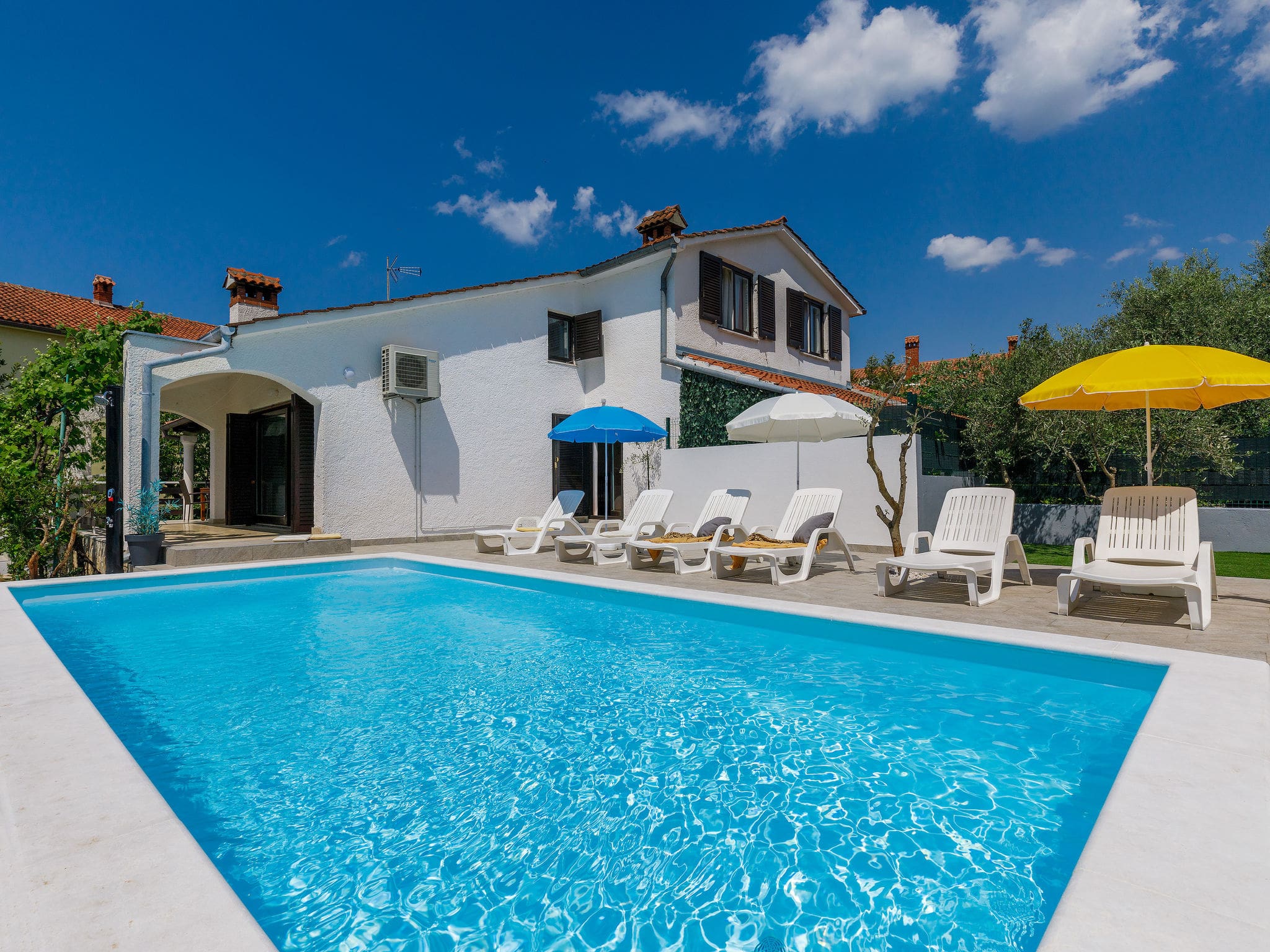 Kuća Istra Poreč: Modern Four-Bedroom Villa with Private Pool and Garden near Historic Istrian Coast